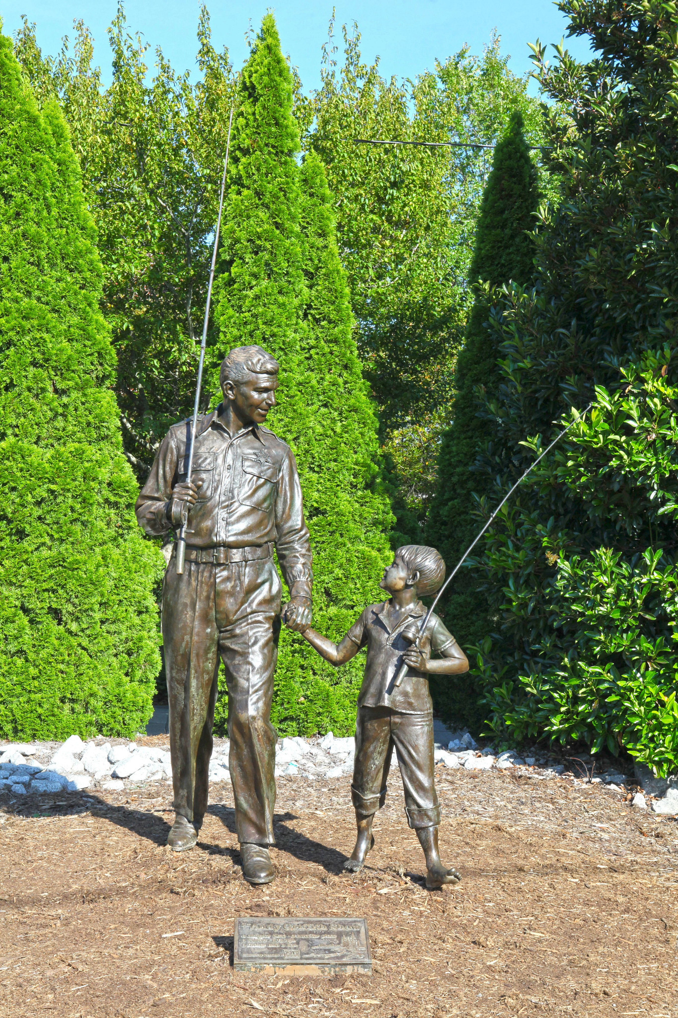 statues of Andy Taylor and Opie Taylor
