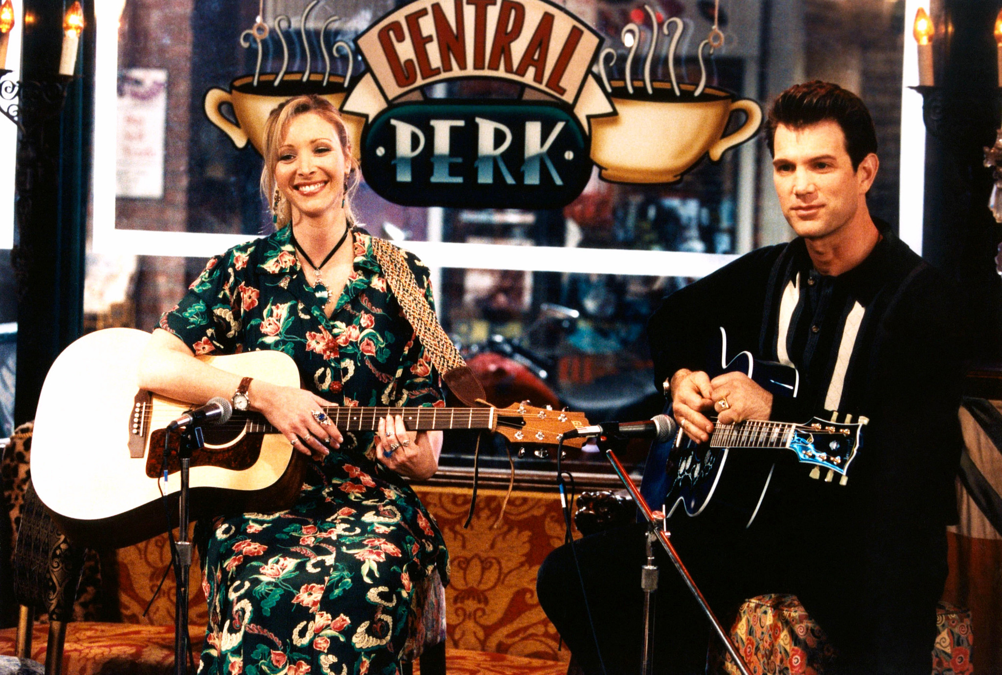 lisa kudrow and chris isaak in an episode from friends