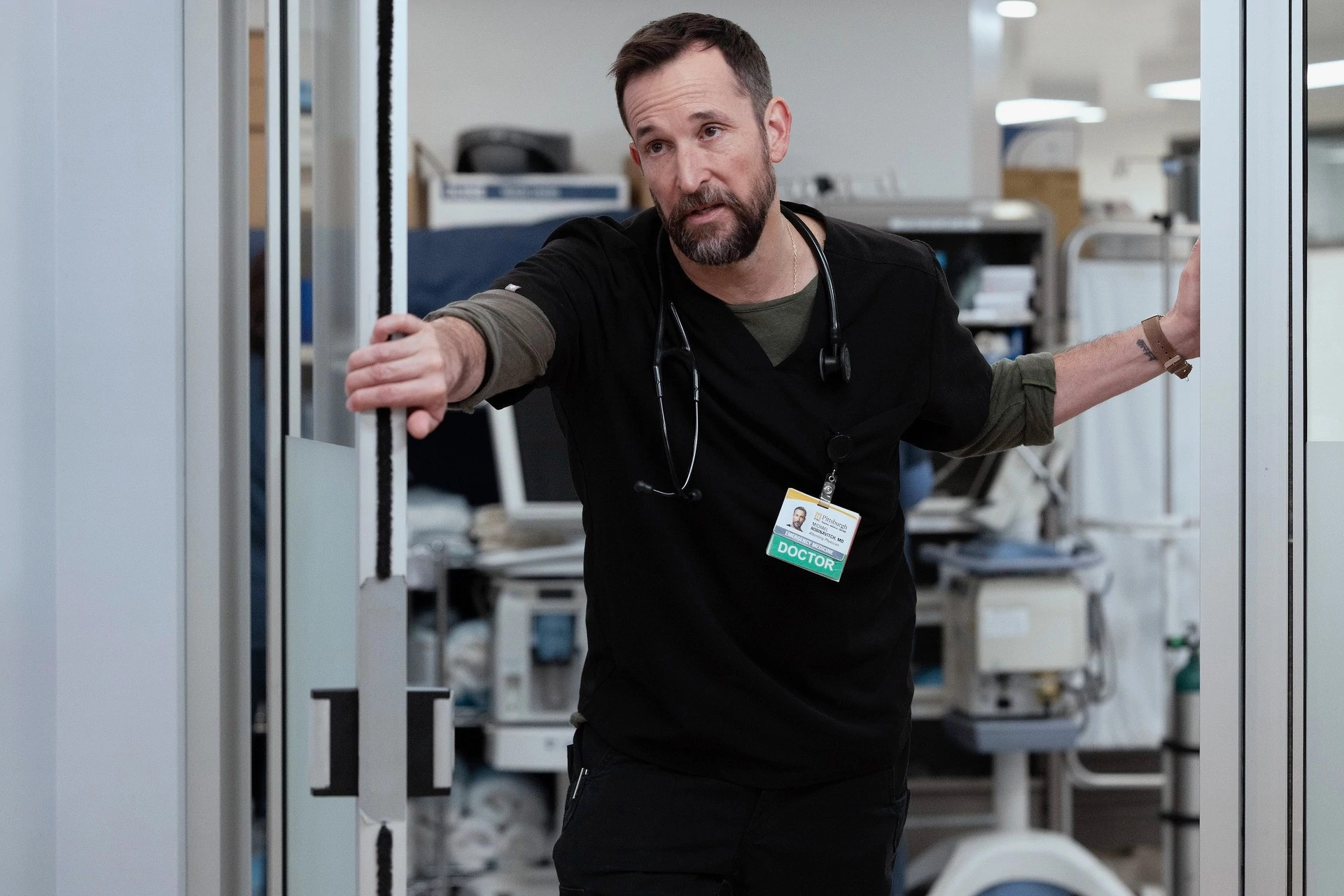 noah wyle in a scene from the pitt