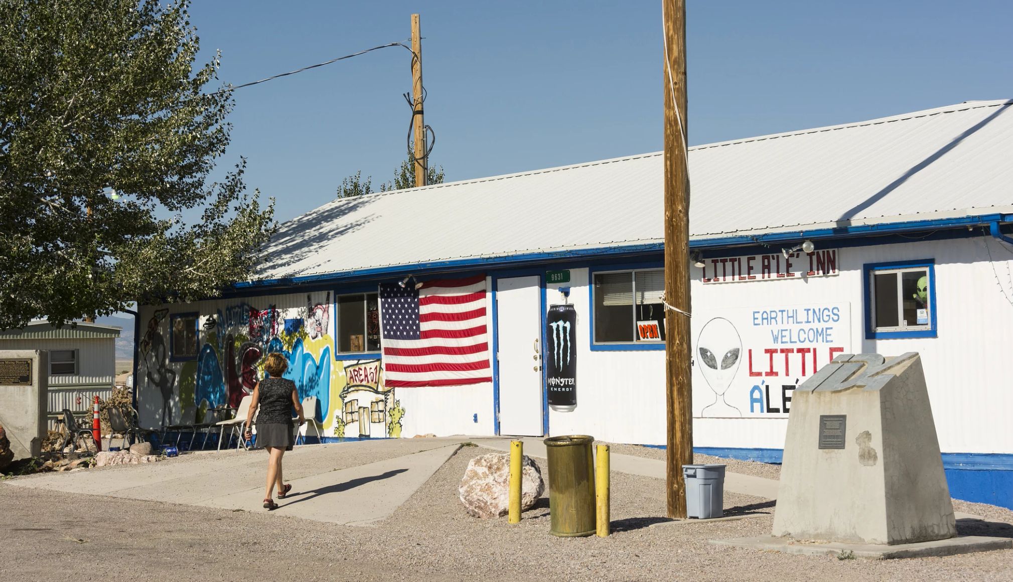 Day Trips From Las Vegas alien themed cafe