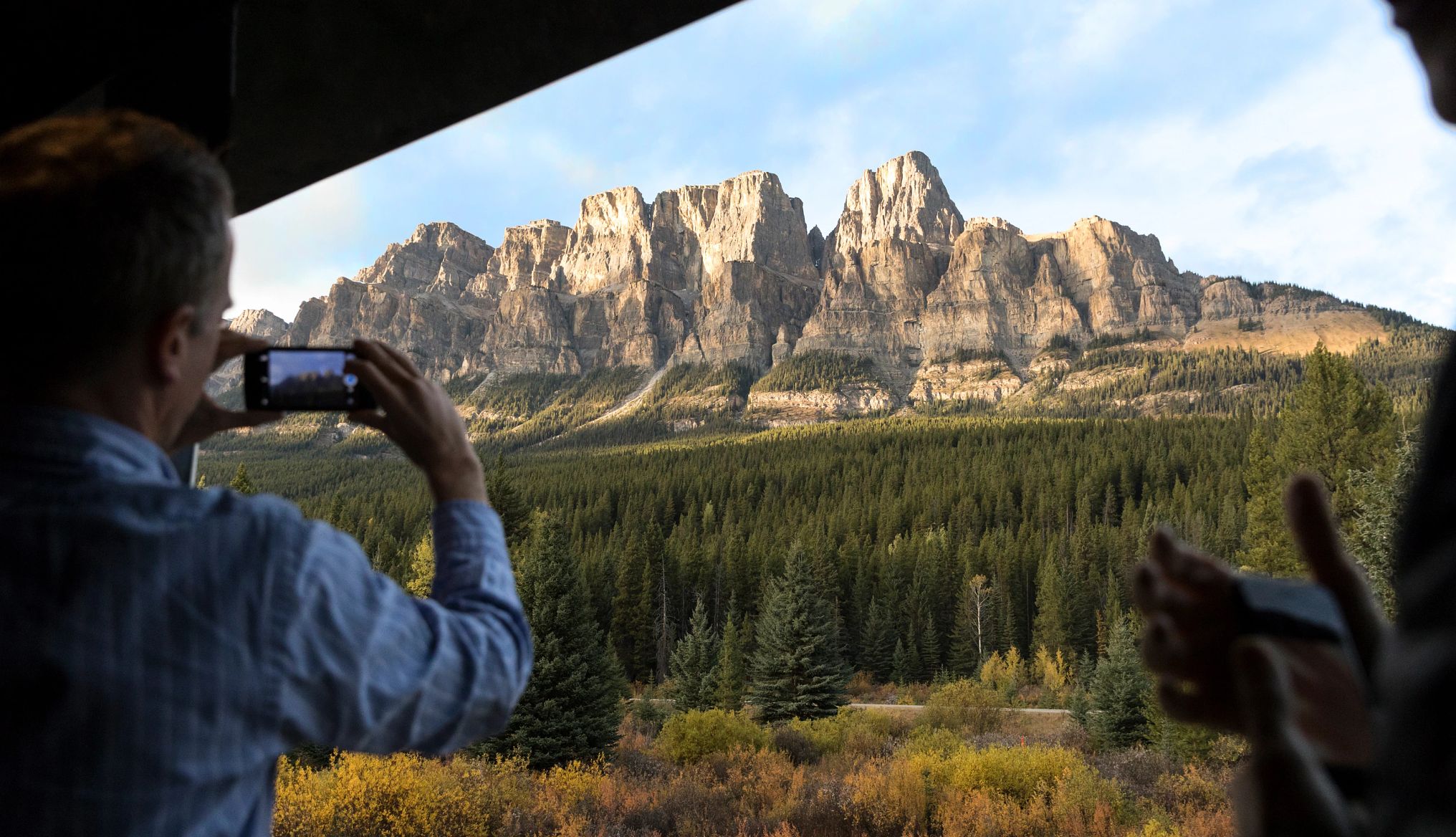 Luxury Global Train Rides Rocky Mountaineer’s GoldLeaf service