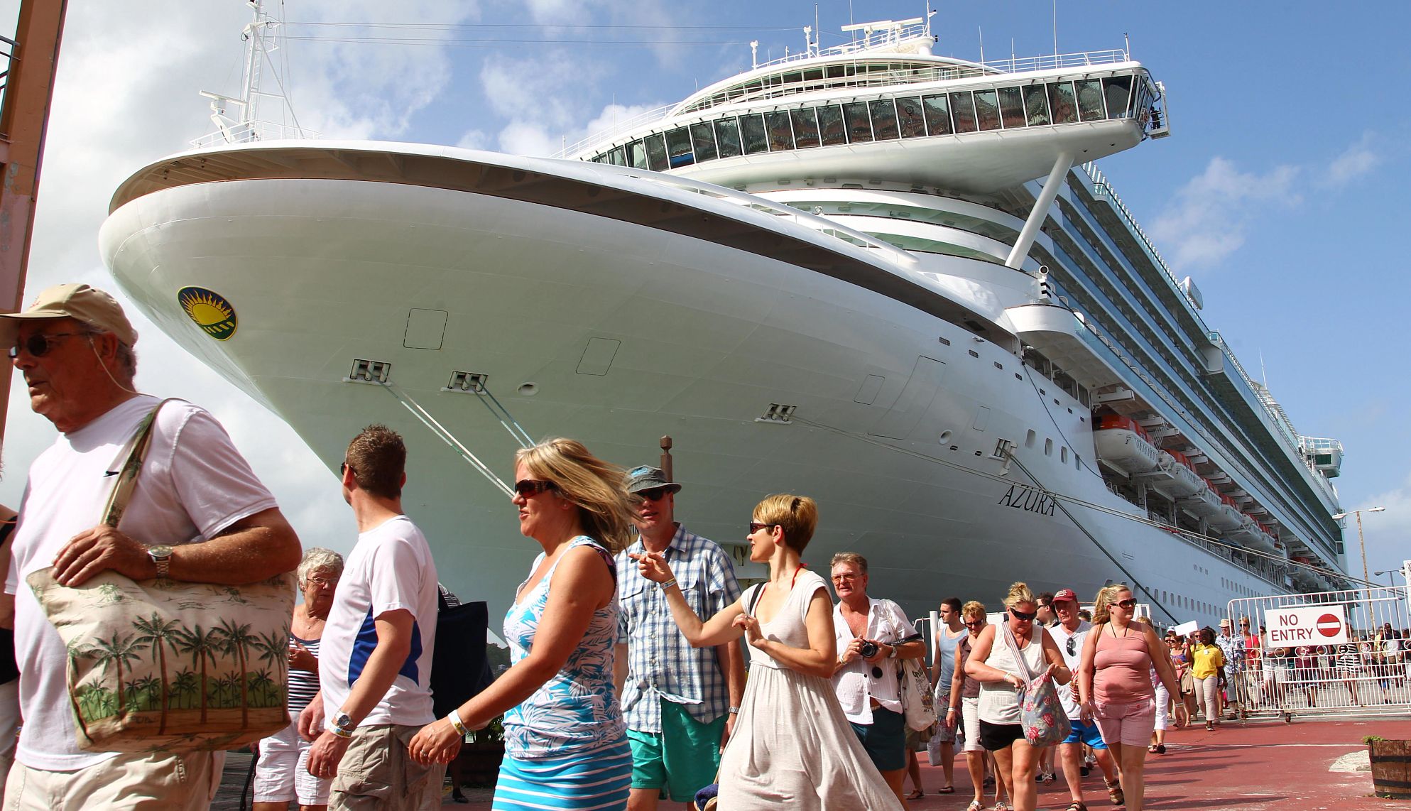 Passengers leaving the cruise ship AZURA