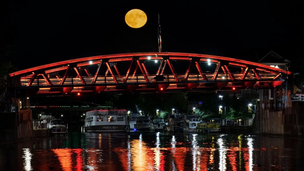 the Main Street Lift Bridge