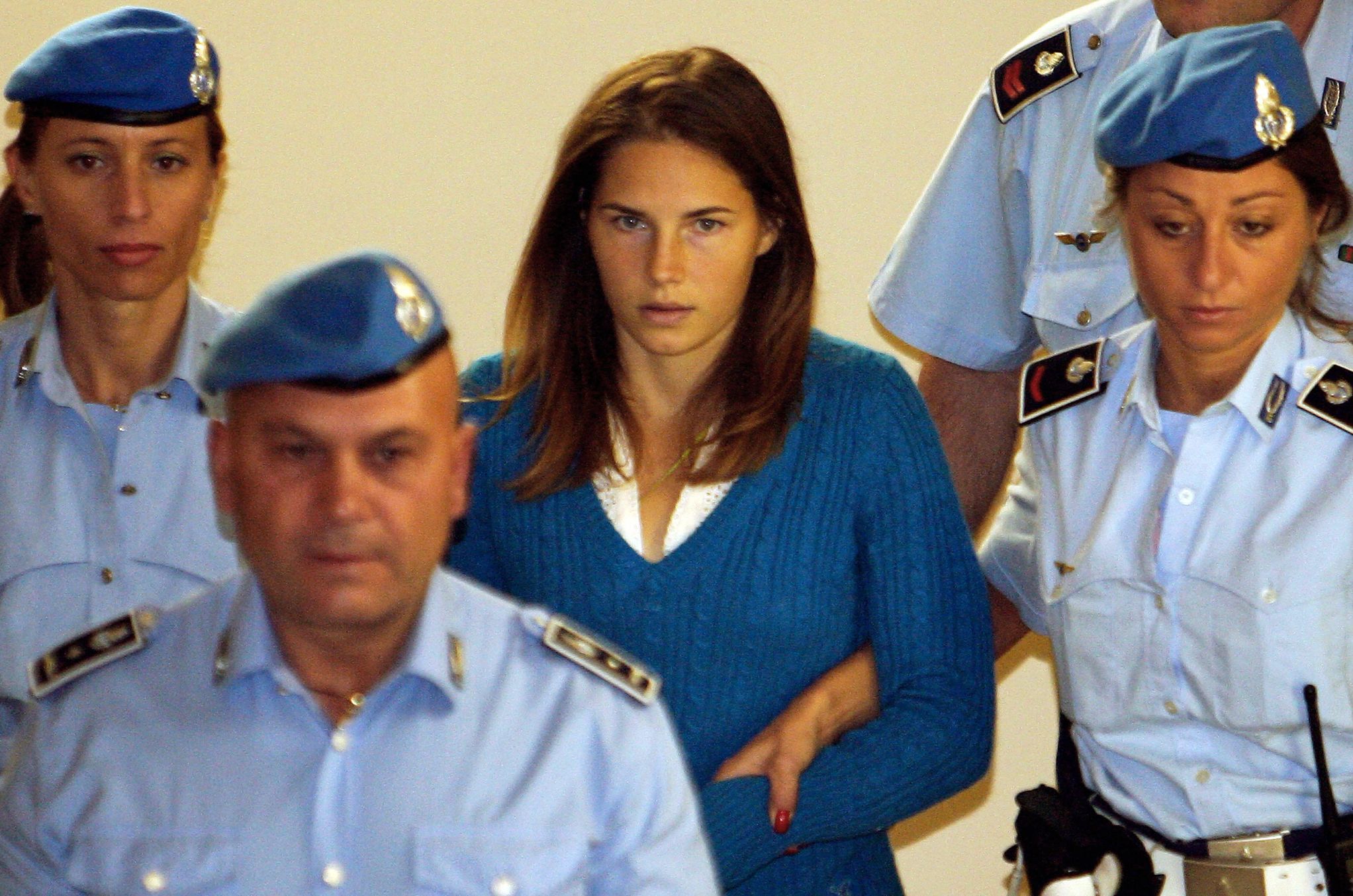 Amanda Knox new memoir amanda knox escorted by police