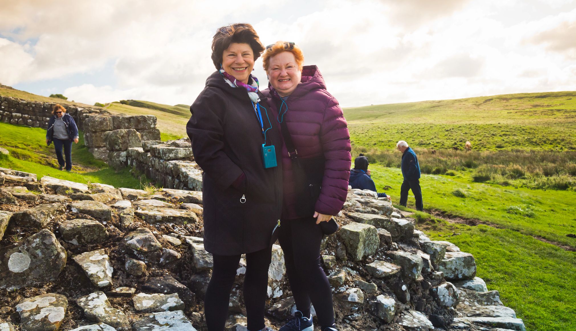 Dos personas tomando una foto en un viaje a Europa