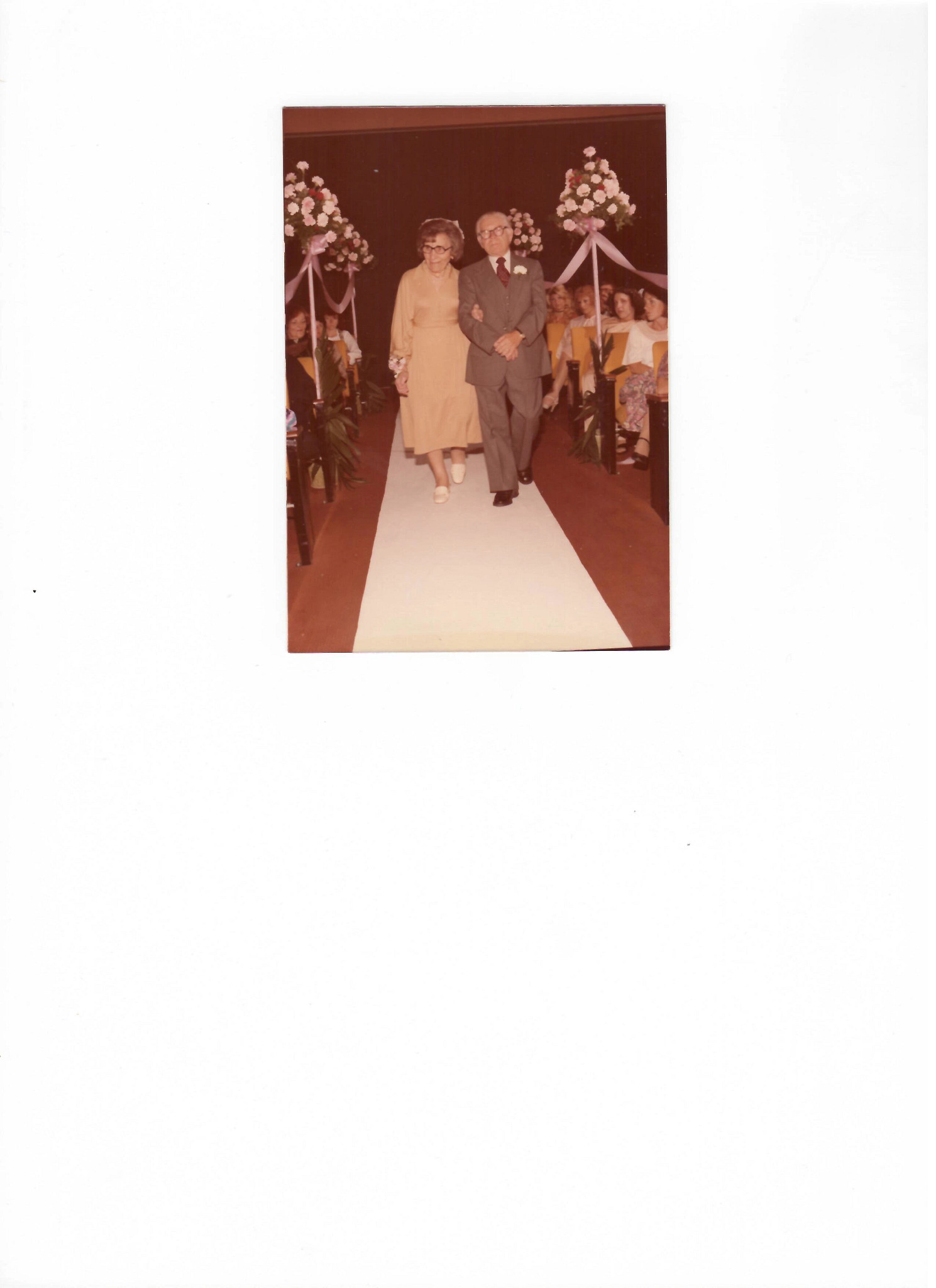 A photo shows David Hochman's Grandma Charlotte attending a wedding with her husband, Abe. 