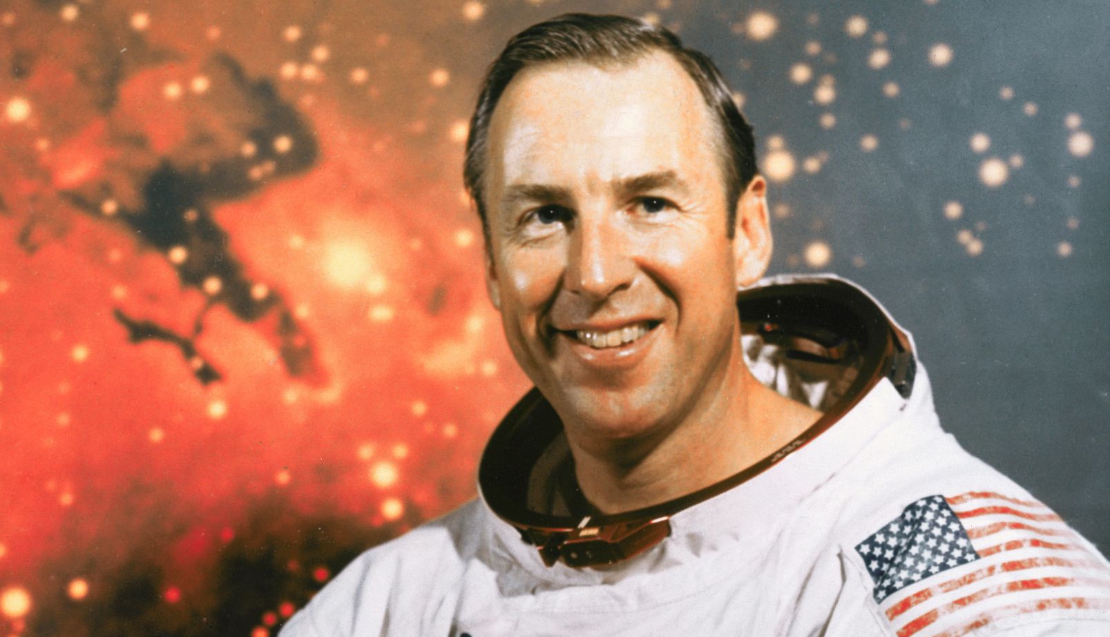 Astronaut Jim Lovell, Commander of Apollo 13, Dies at 97 Astronaut Jim Lovell in his spacesuit