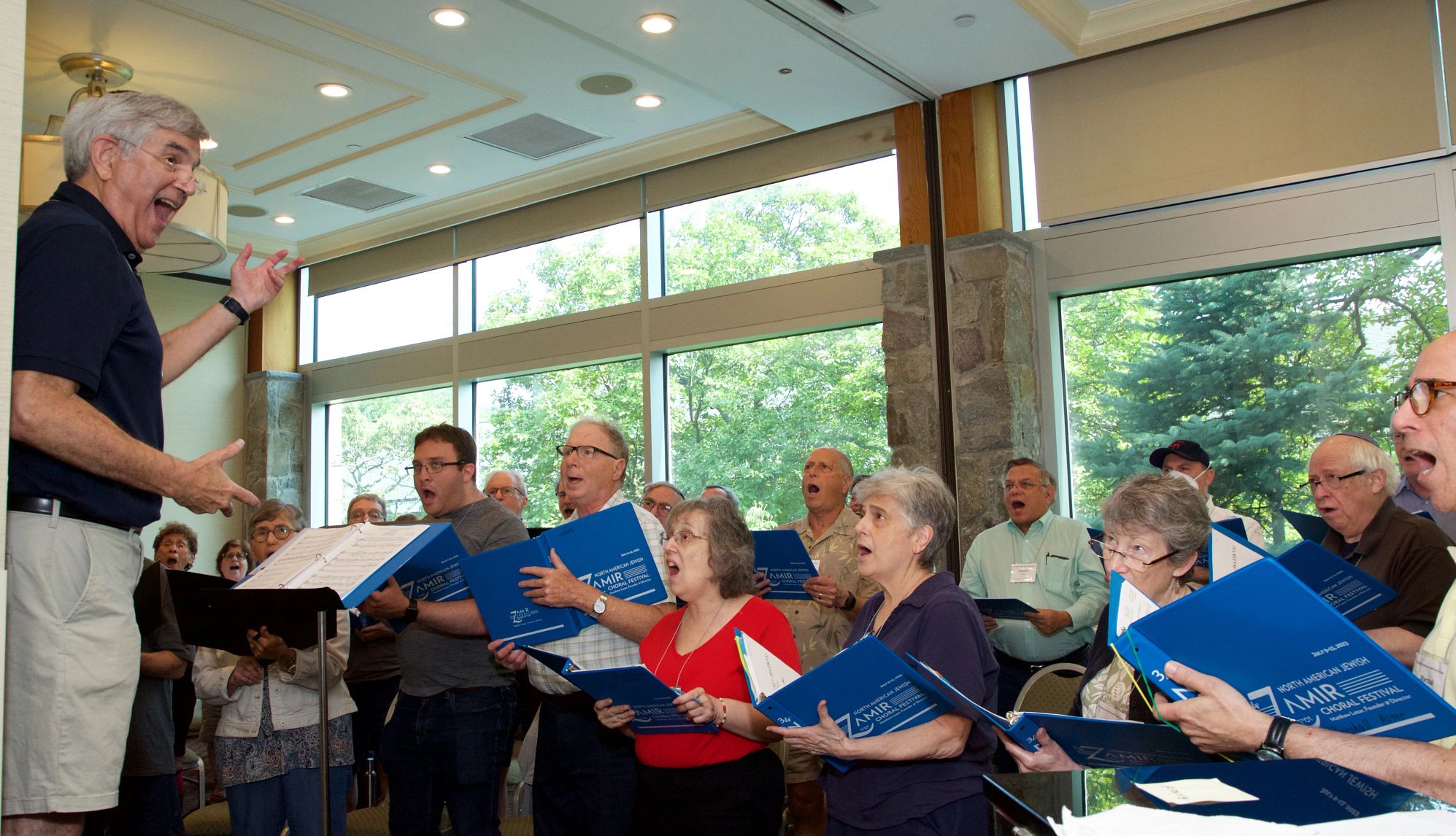 Los campistas practican el canto en el North American Jewish Choral Festival en Tarrytown, Nueva York