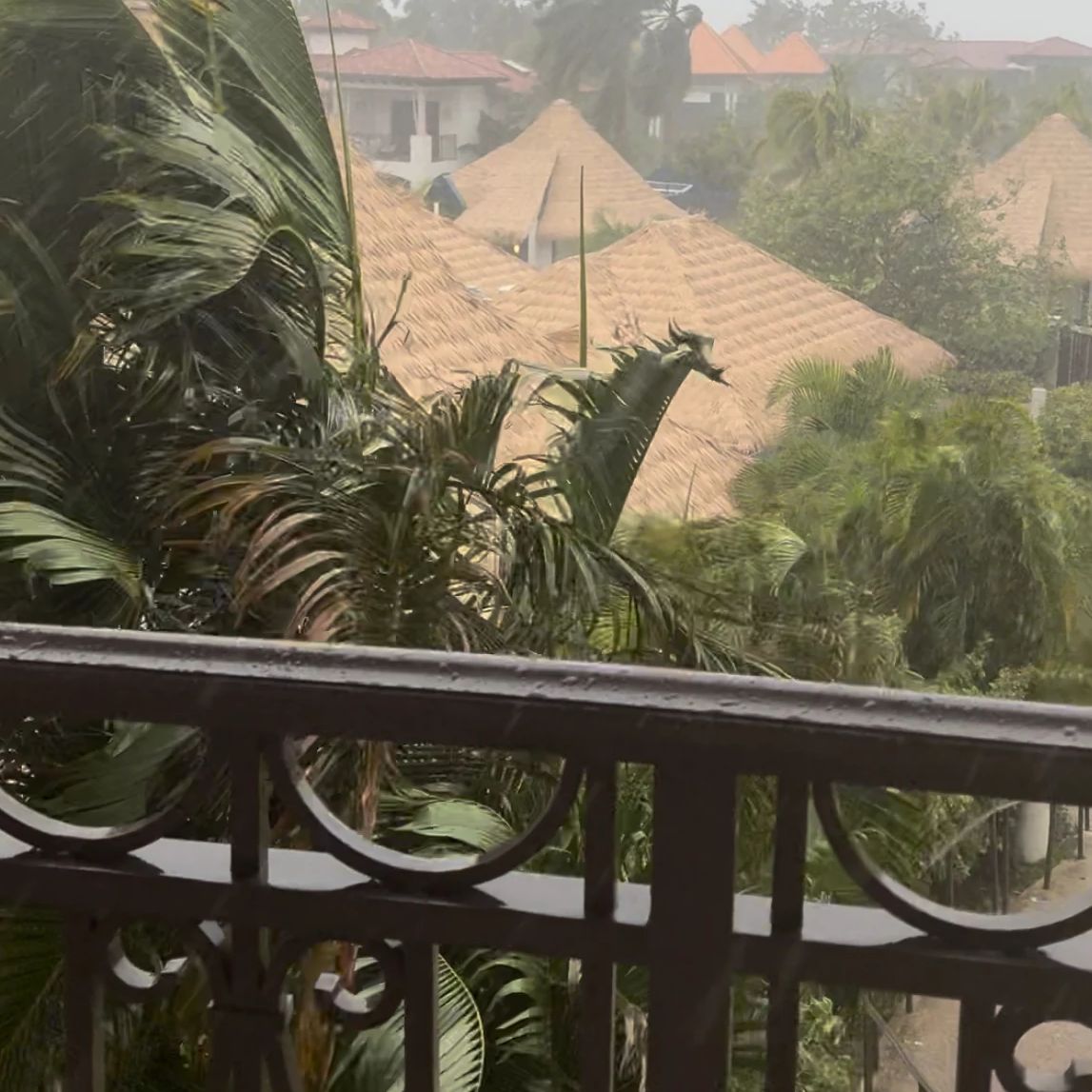 Una foto del tiempo lluvioso durante el huracán Beryl