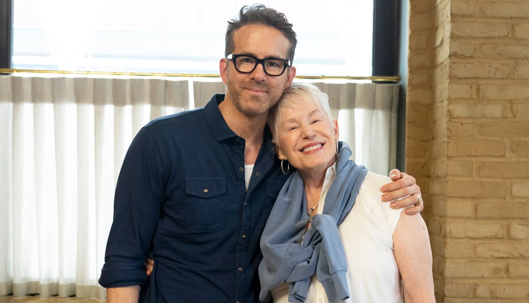 Ryan Reynolds y su madre, Tammy Reynolds.