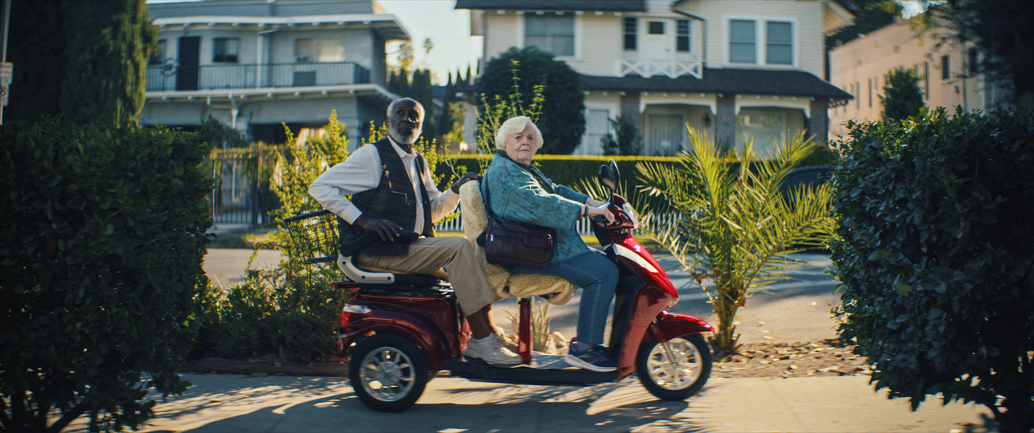 Richard Roundtree and June Squibb on a motorized scooter in a still from Thelma