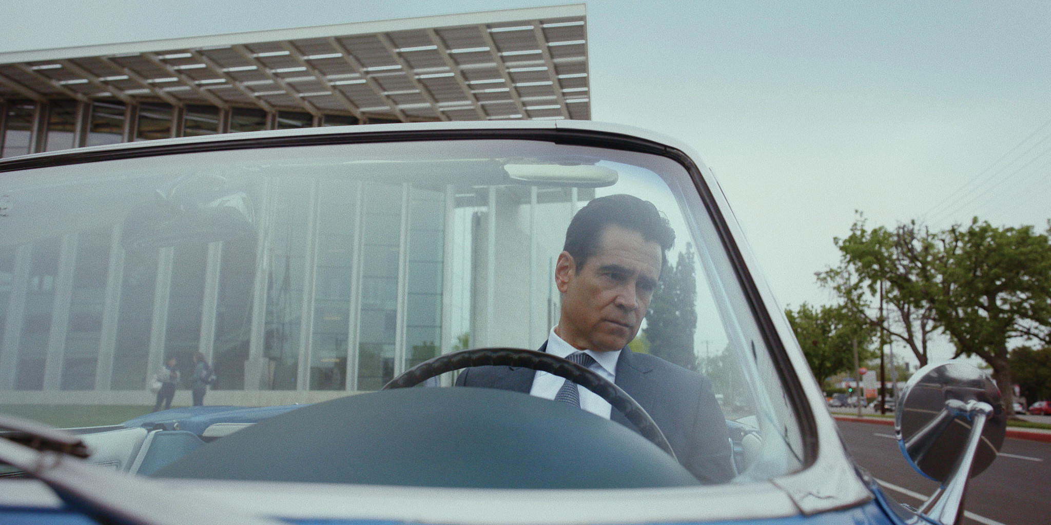 colin farrell sitting behind the wheel of a car in a scene from an episode of sugar