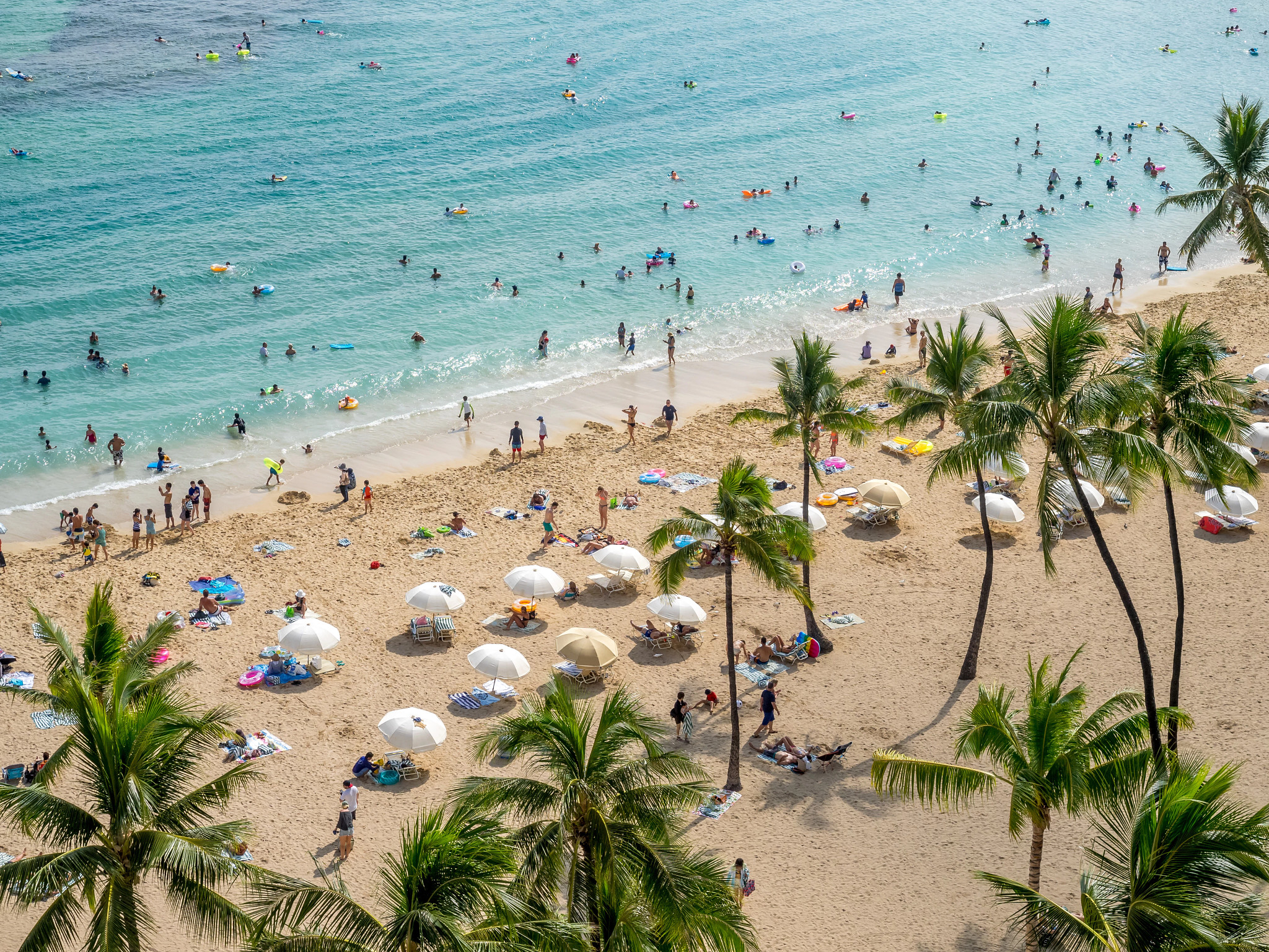 vista aérea de una playa de Oahu
