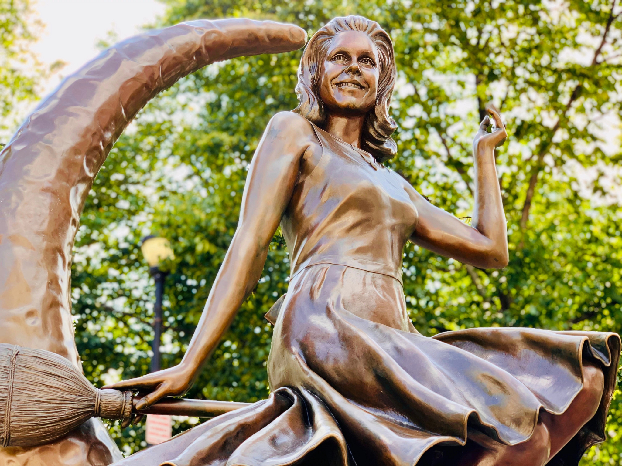 statue of Samantha Stephens