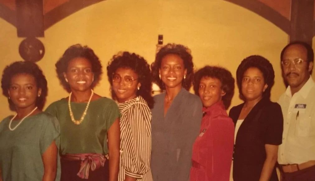 ABC News’ Deborah Roberts on Growing Up With Six Sisters a family posing for a photo