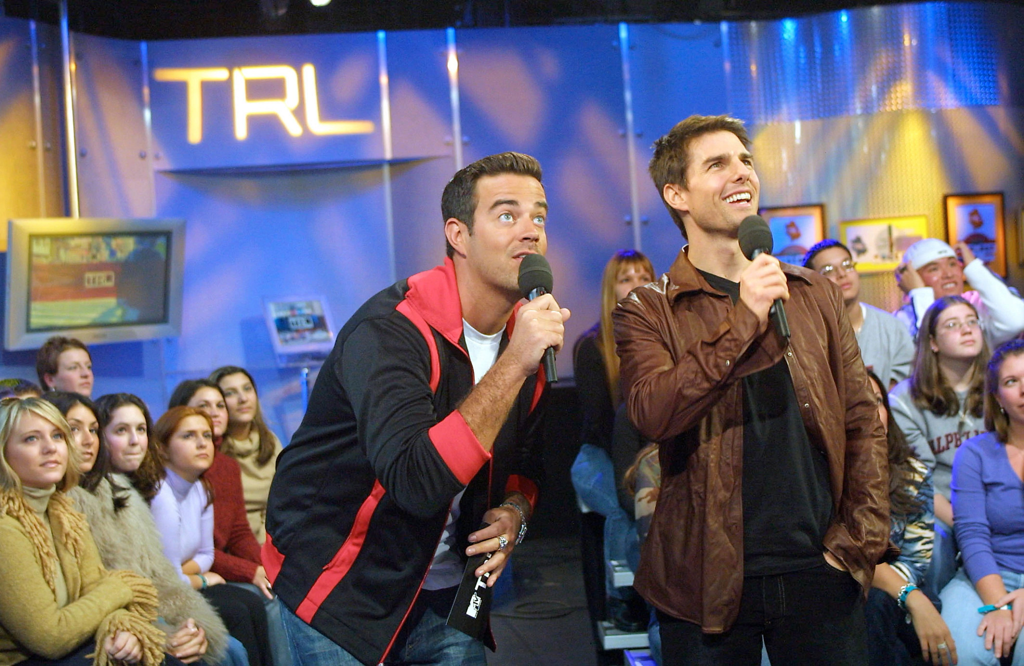 carson daly and tom cruise in an episode of total request live