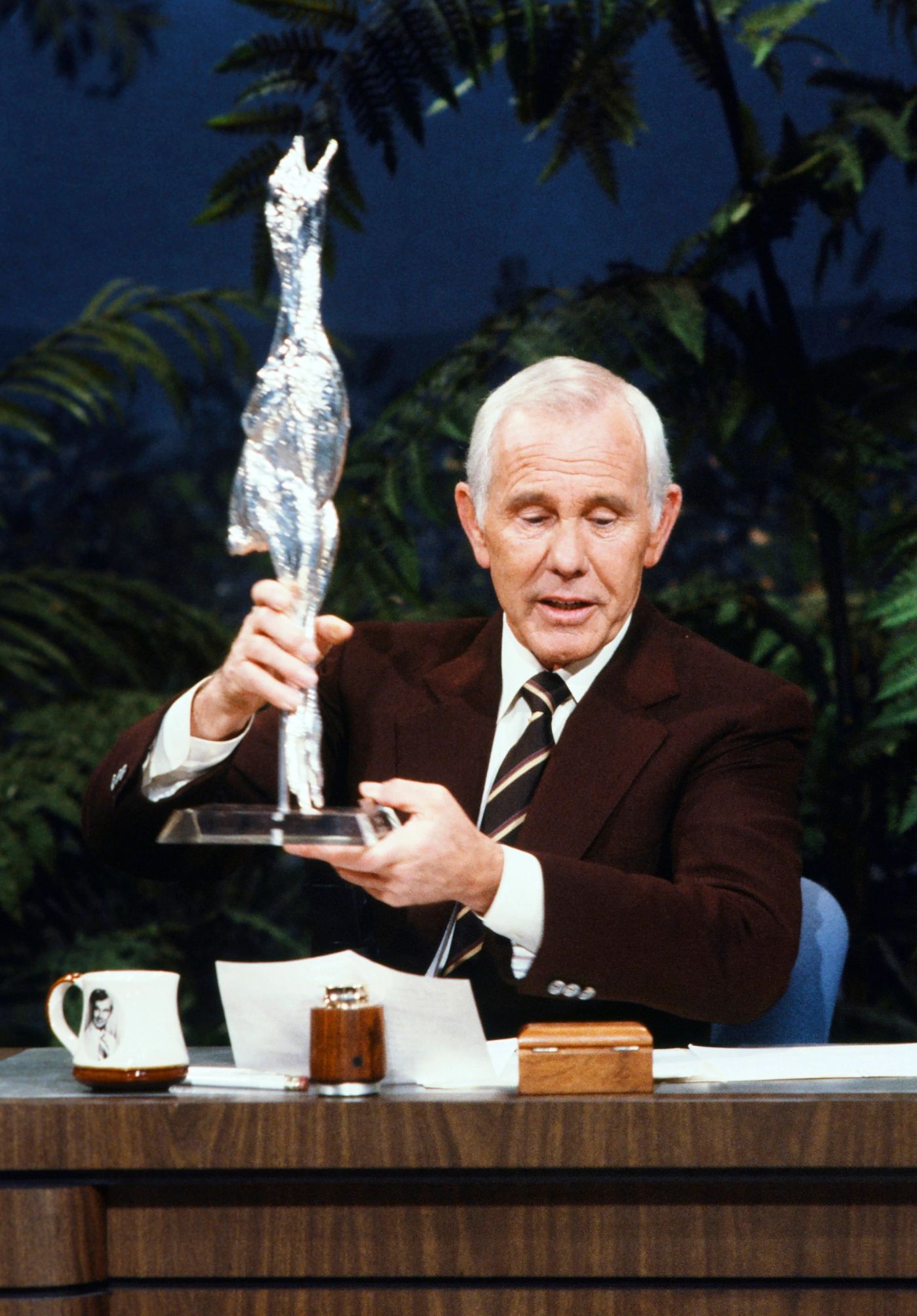 johnny carson hosting the tonight show johnny carson hosting the tonight show