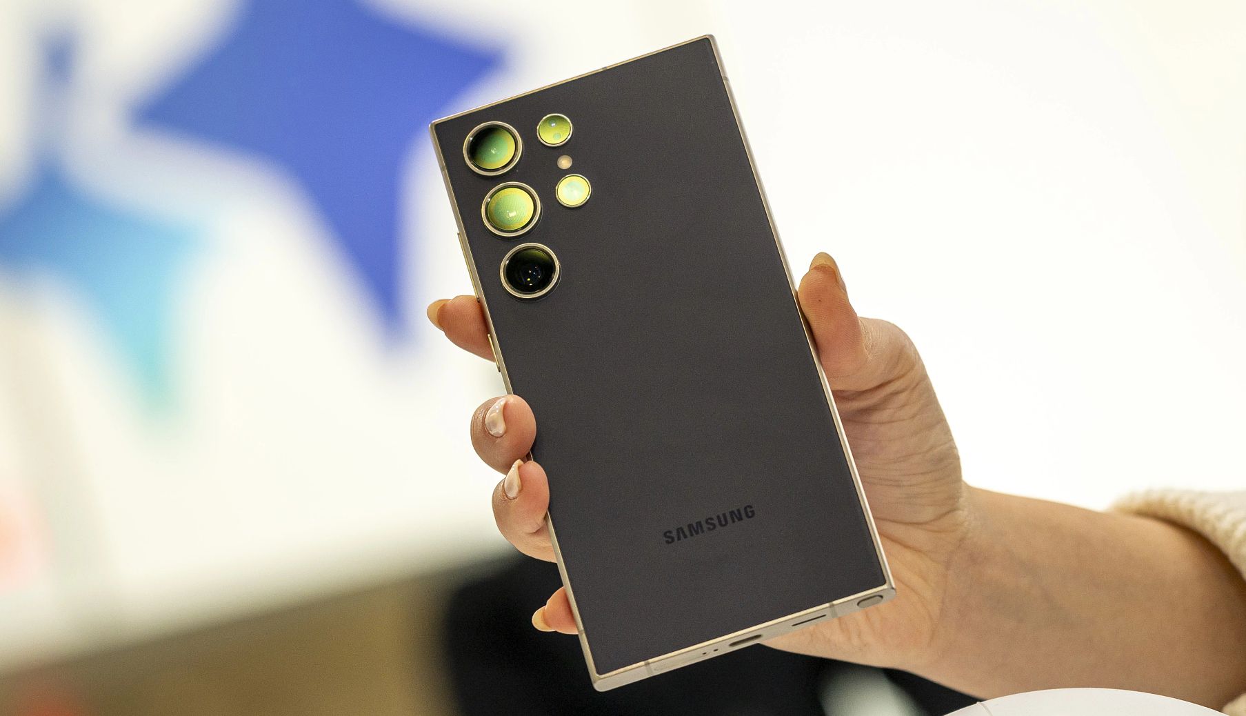 A Samsung S24 Ultra A Samsung S24 Ultra