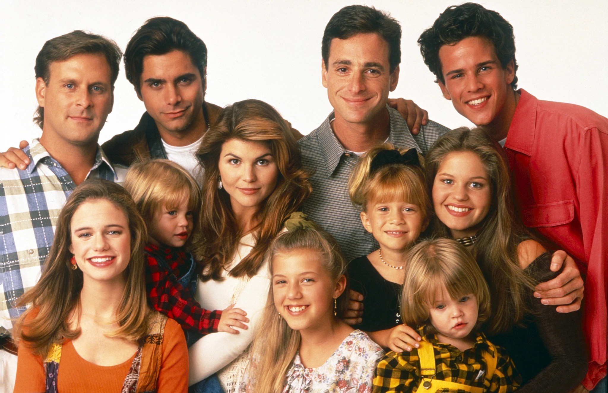 the cast of full house posing together