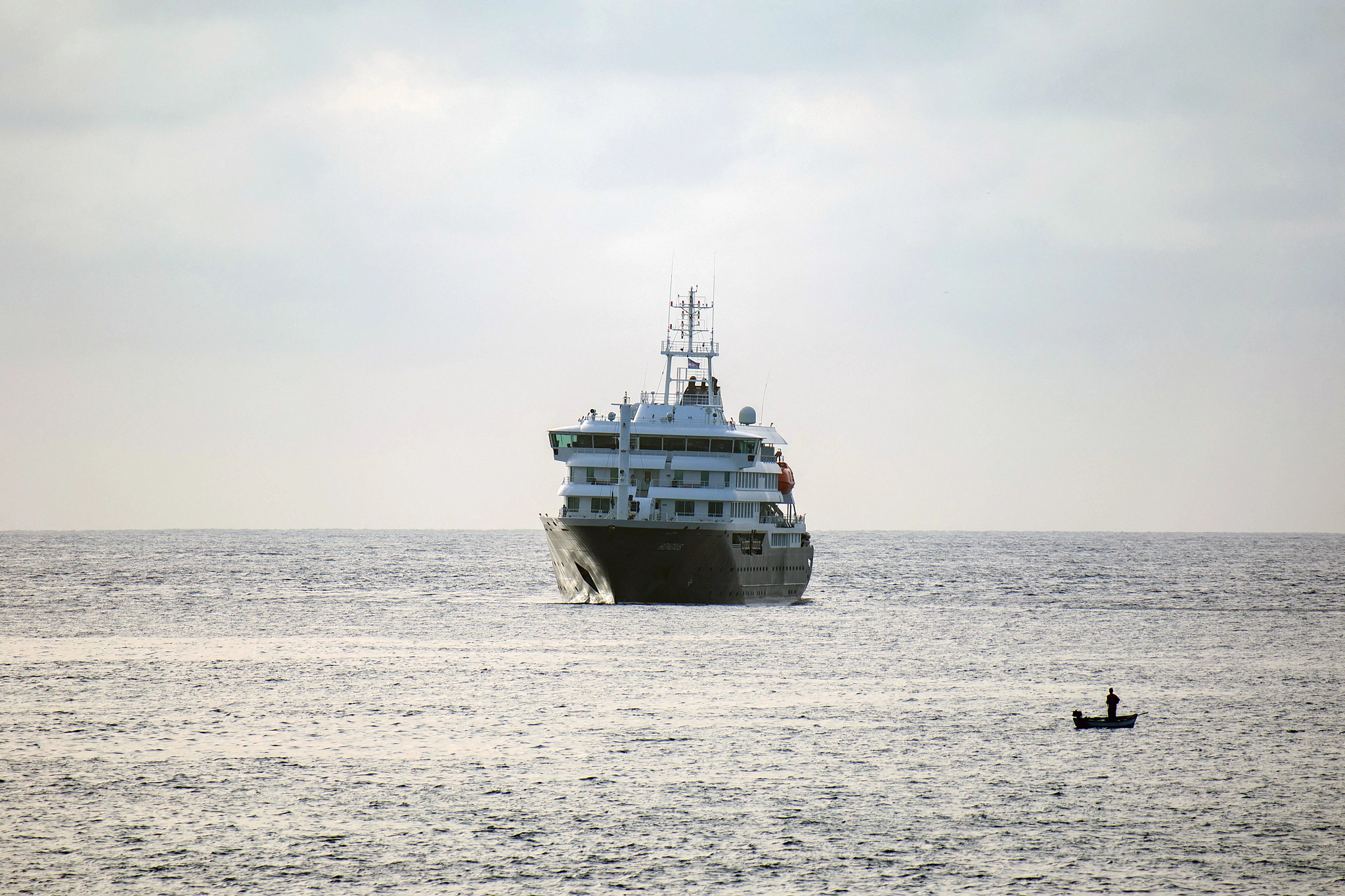 un crucero en el mar