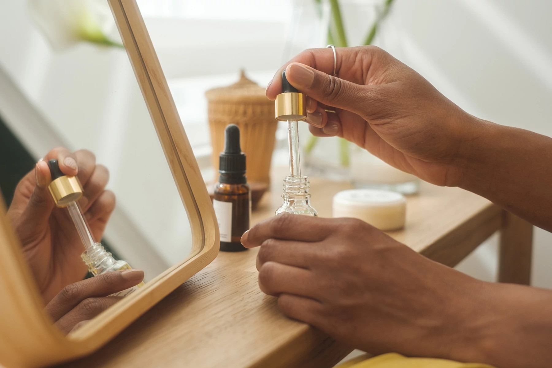 image_of_womans_hands_using_aromatherapy_oils_Stocksy_txpee193683ya8300_Large_3814920_1800