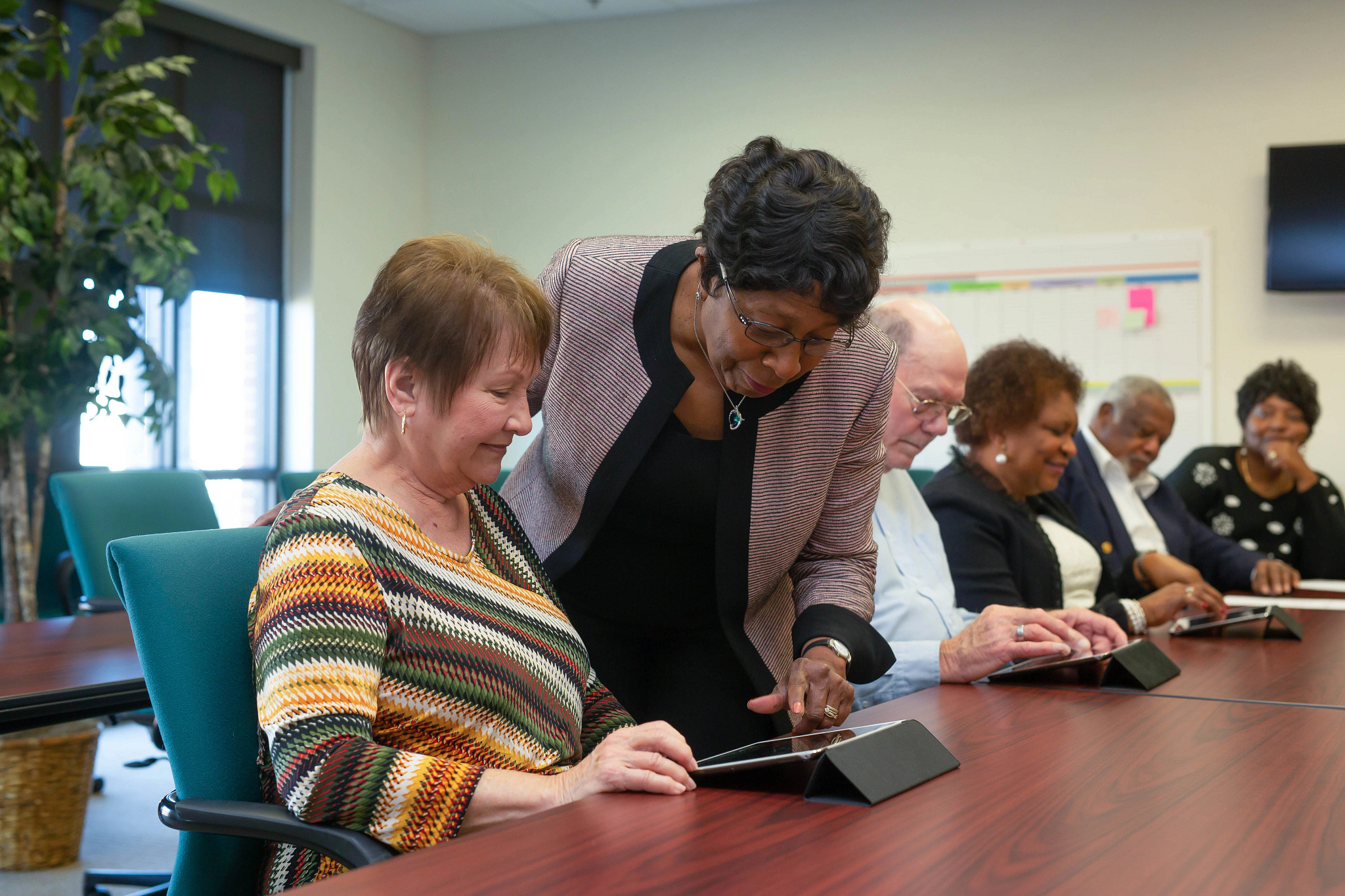 Seniors take a class on digital tablets