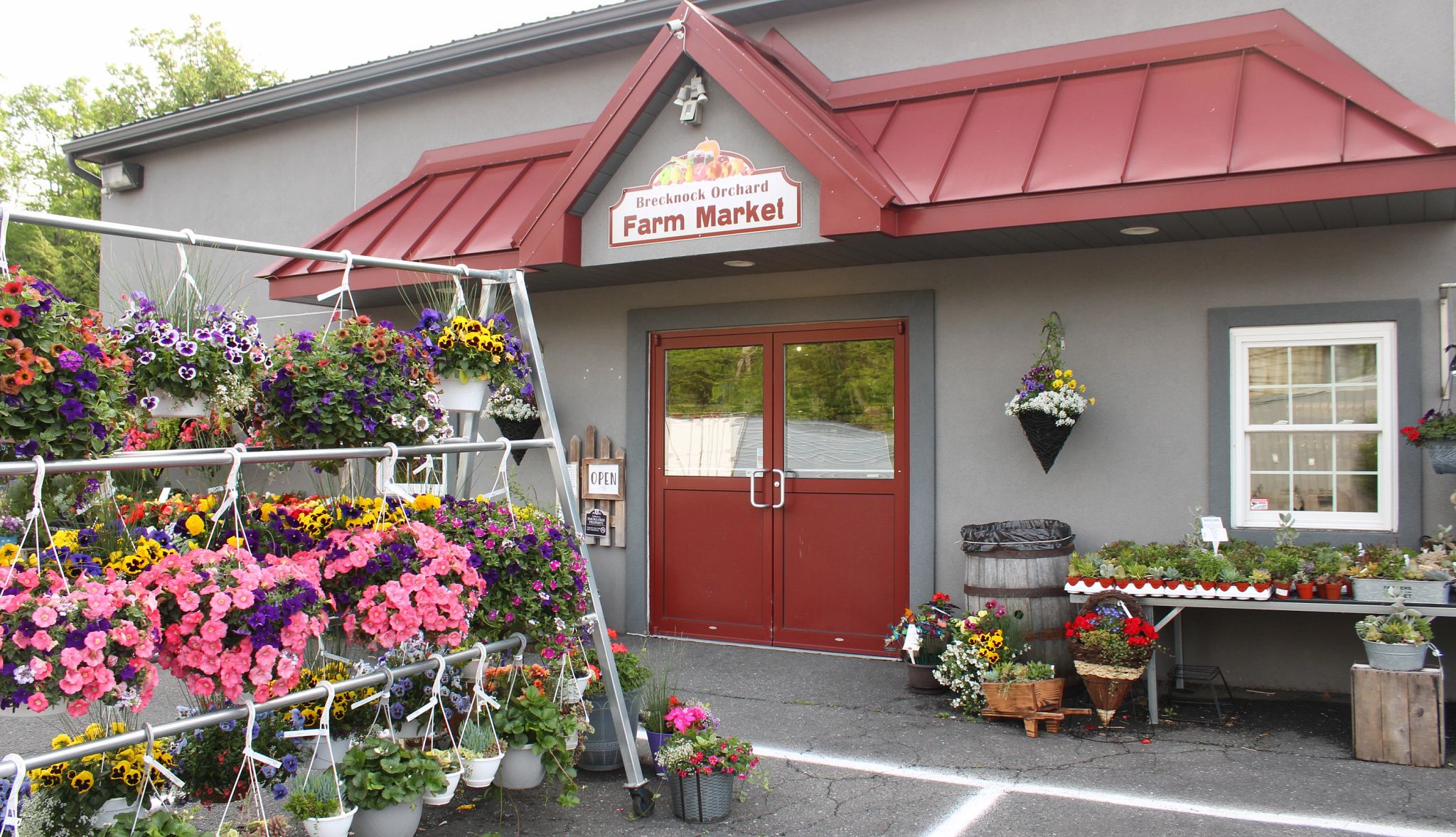 Peach Picking Farms the exterior of the Brecknock Orchard entrance