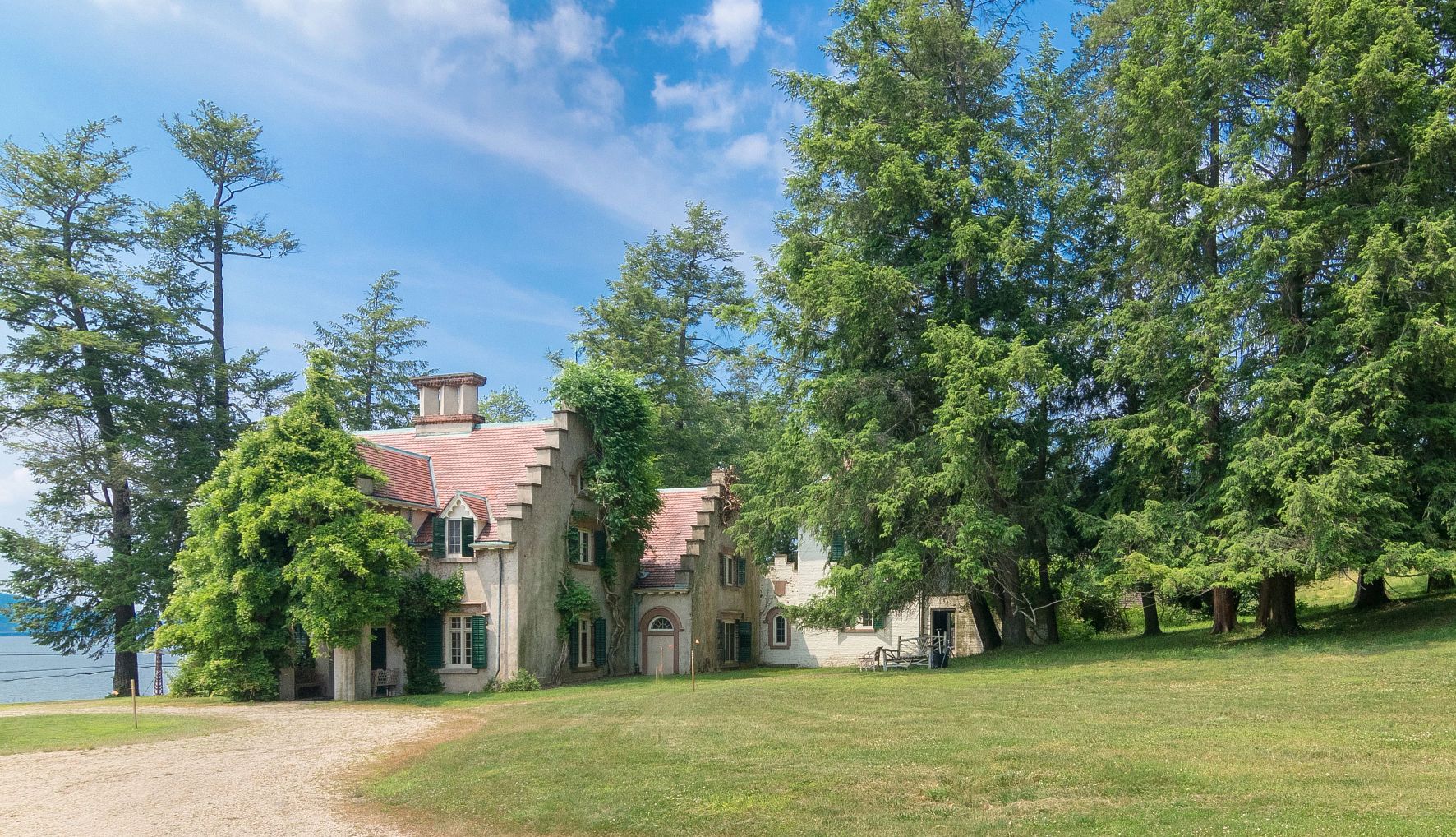 stone Dutch-style cottage stone Dutch-style cottage