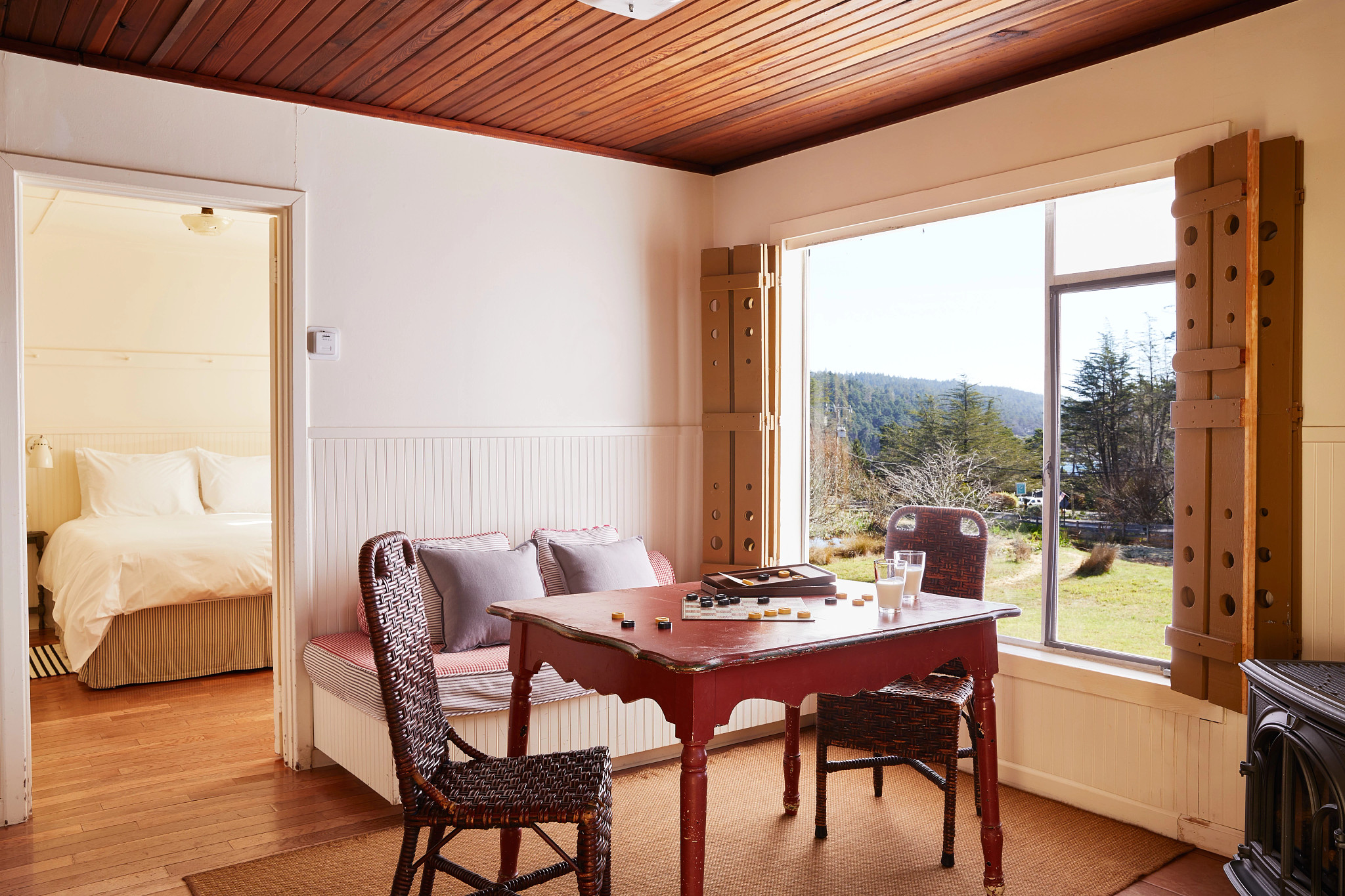 The Mar Vista’s 11 cottages have a fireplace and full kitchen the inside a guest room at Mar Vista Farm