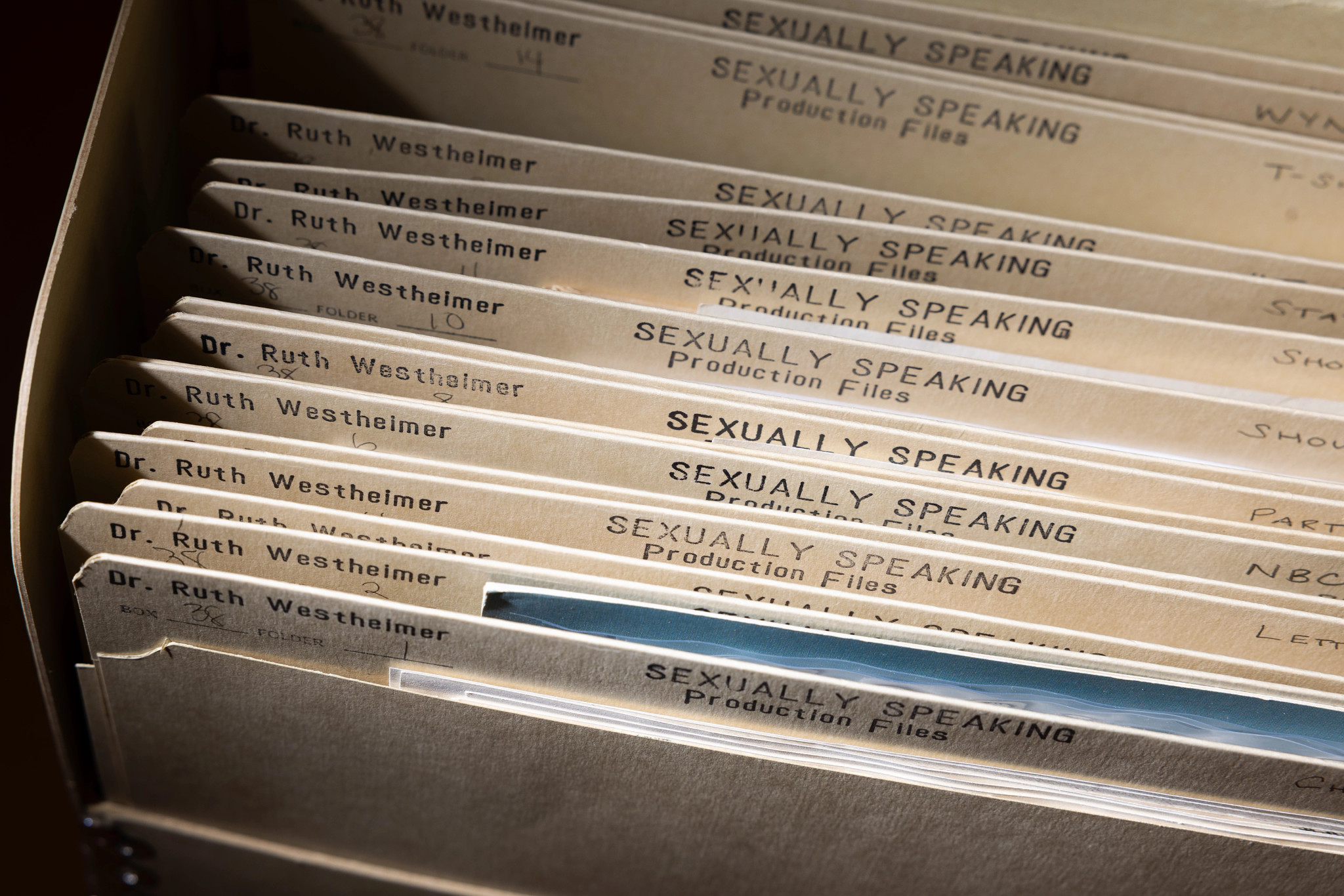 DrRuthPapers-TomSandner-4.jpg?