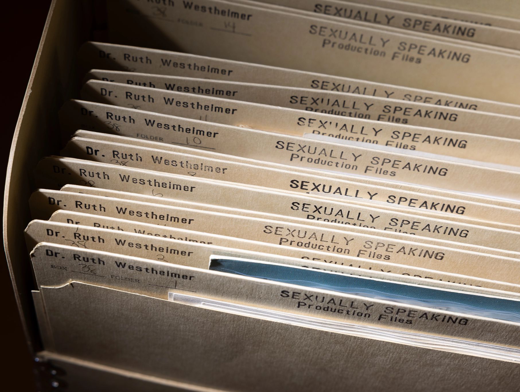 DrRuthPapers-TomSandner-4.jpg?