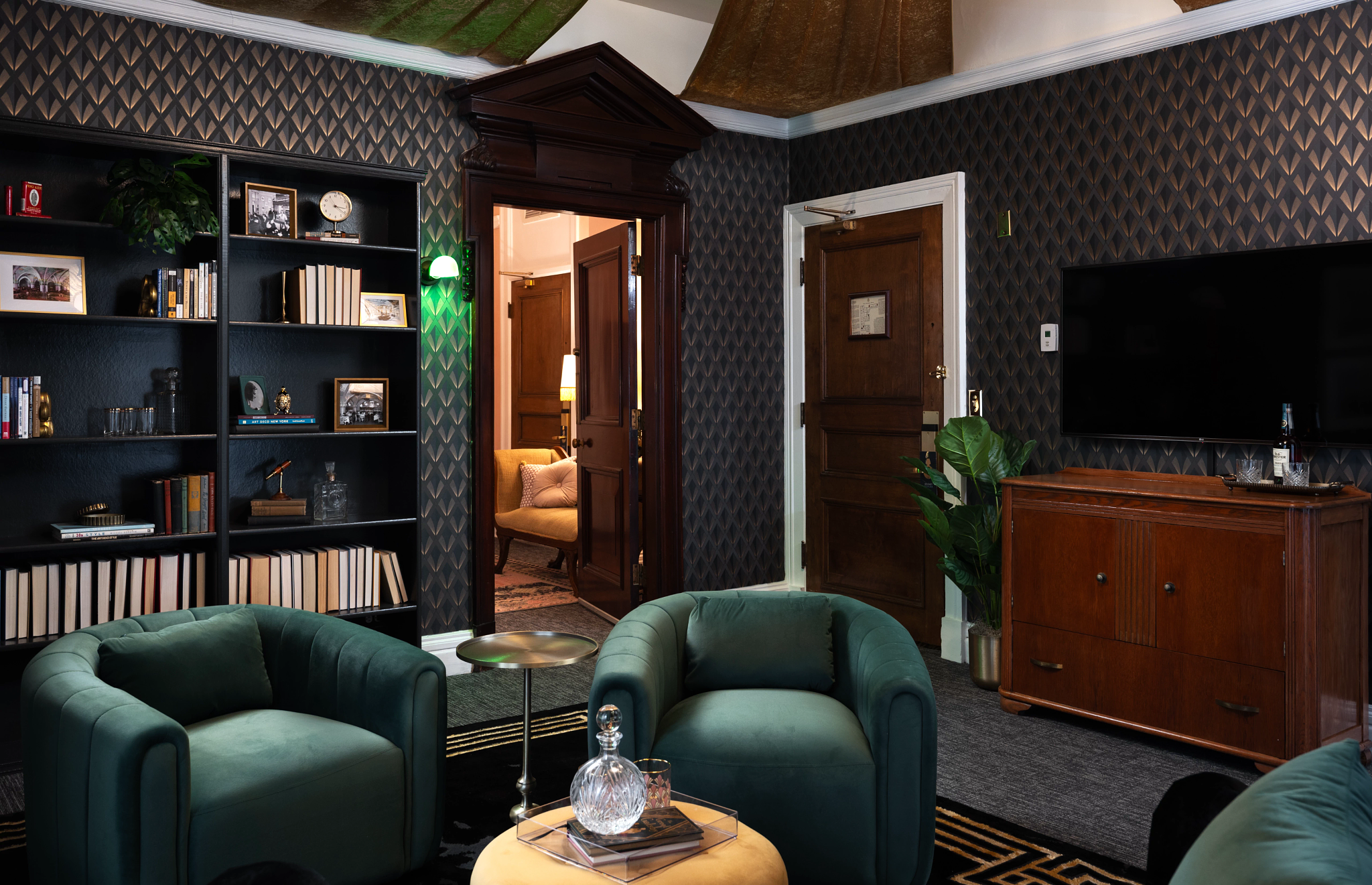 Great Gatsby Suite parlor