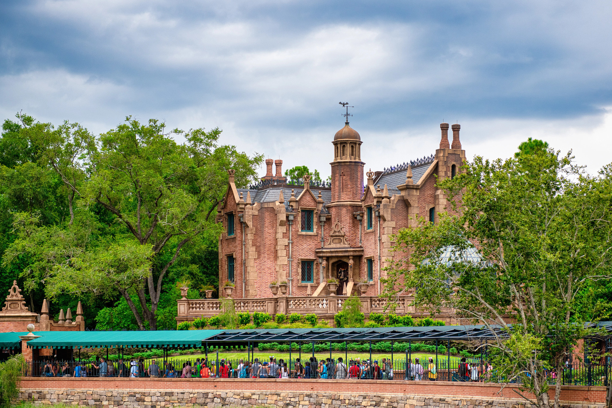Line-up of people at Walt Disney World's Magic Kingdom amusement park