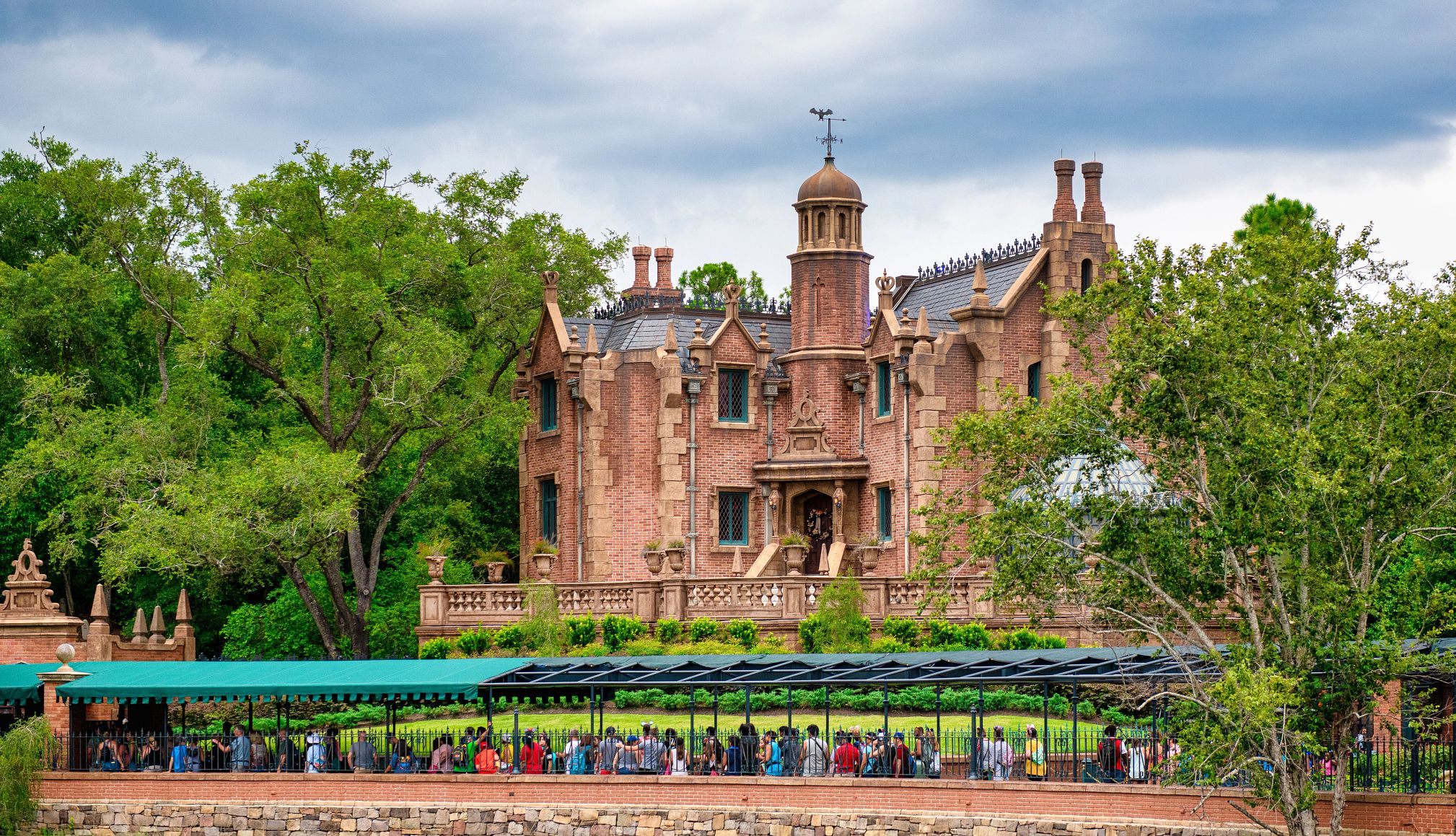 Line-up of people at Walt Disney World's Magic Kingdom amusement park