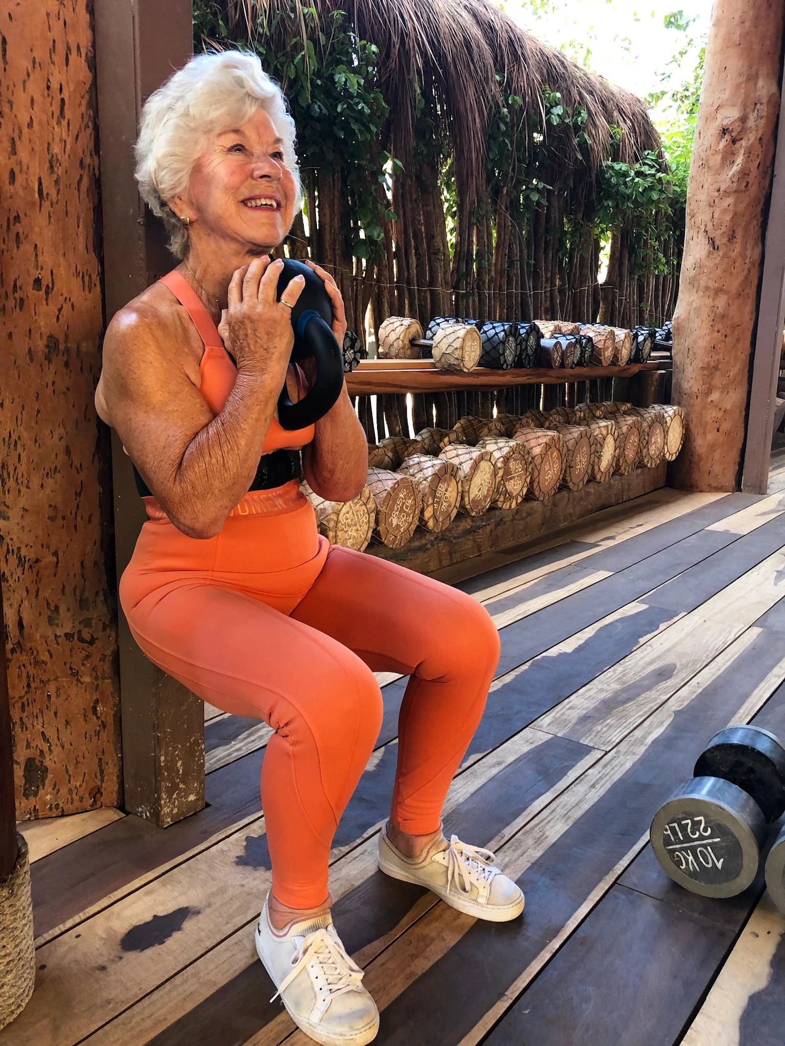Joan MacDonald demuestra sus habilidades.