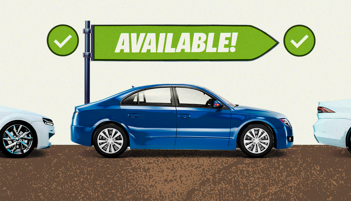 a sign switching between available and unavailable above a car in a row of other vehicles