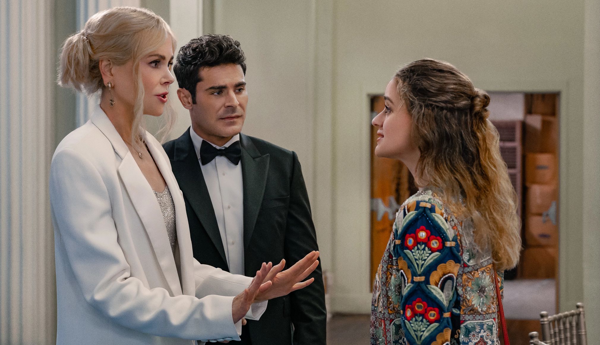 Nicole Kidman, Zac Efron and Joey King talking to each other in the Netflix movie A Family Affair