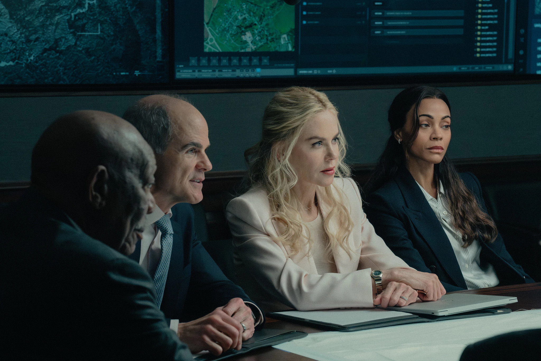 Morgan Freeman, Michael Kelly, Nicole Kidman and Zoe Saldaña in a scene from an episode of Lioness