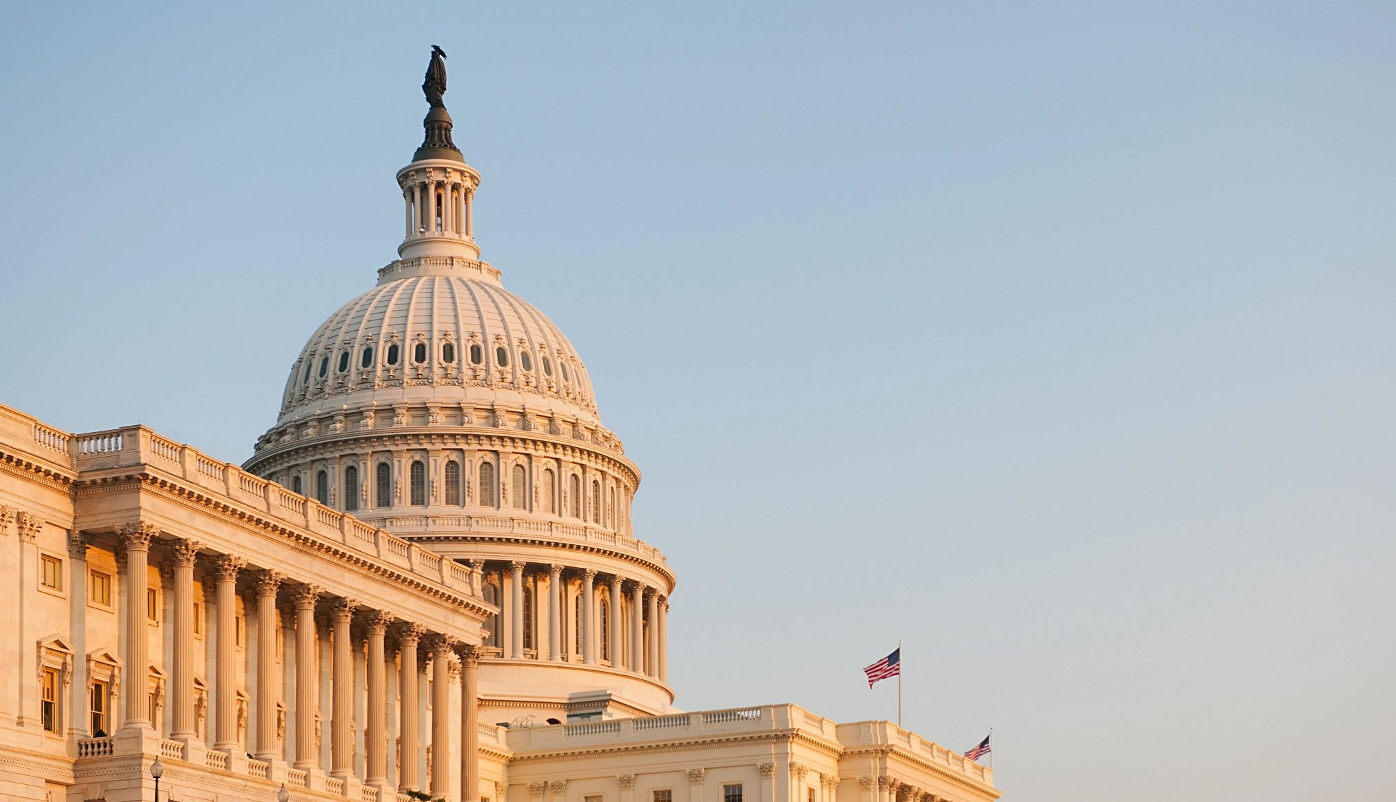 AARP rechaza recortes a Medicaid y SNAP El Capitolio de los Estados Unidos