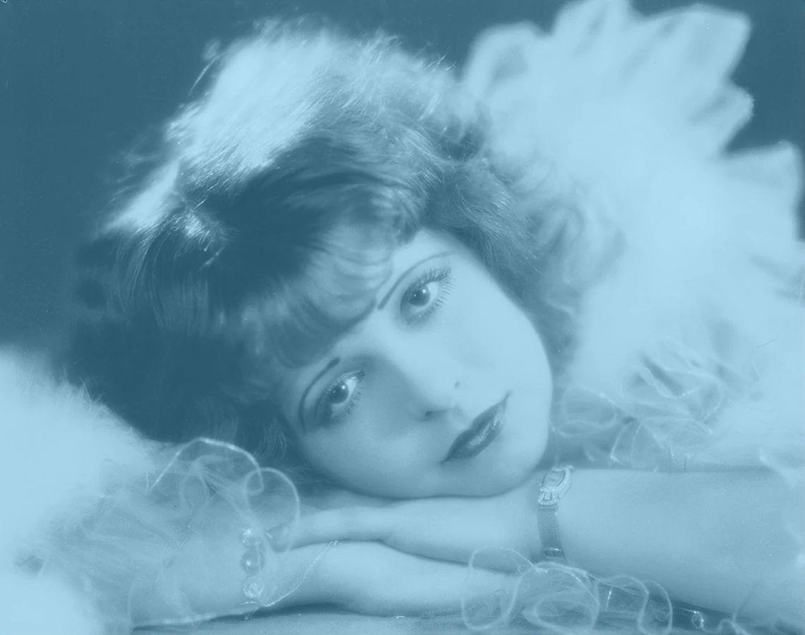 Clara Bow lying her head on her hands