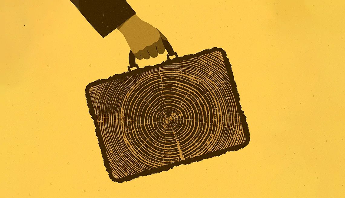 AARP lucha contra el prejuicio por edad ilustración de una mano agarrando un maletín de trabajo hecho de madera