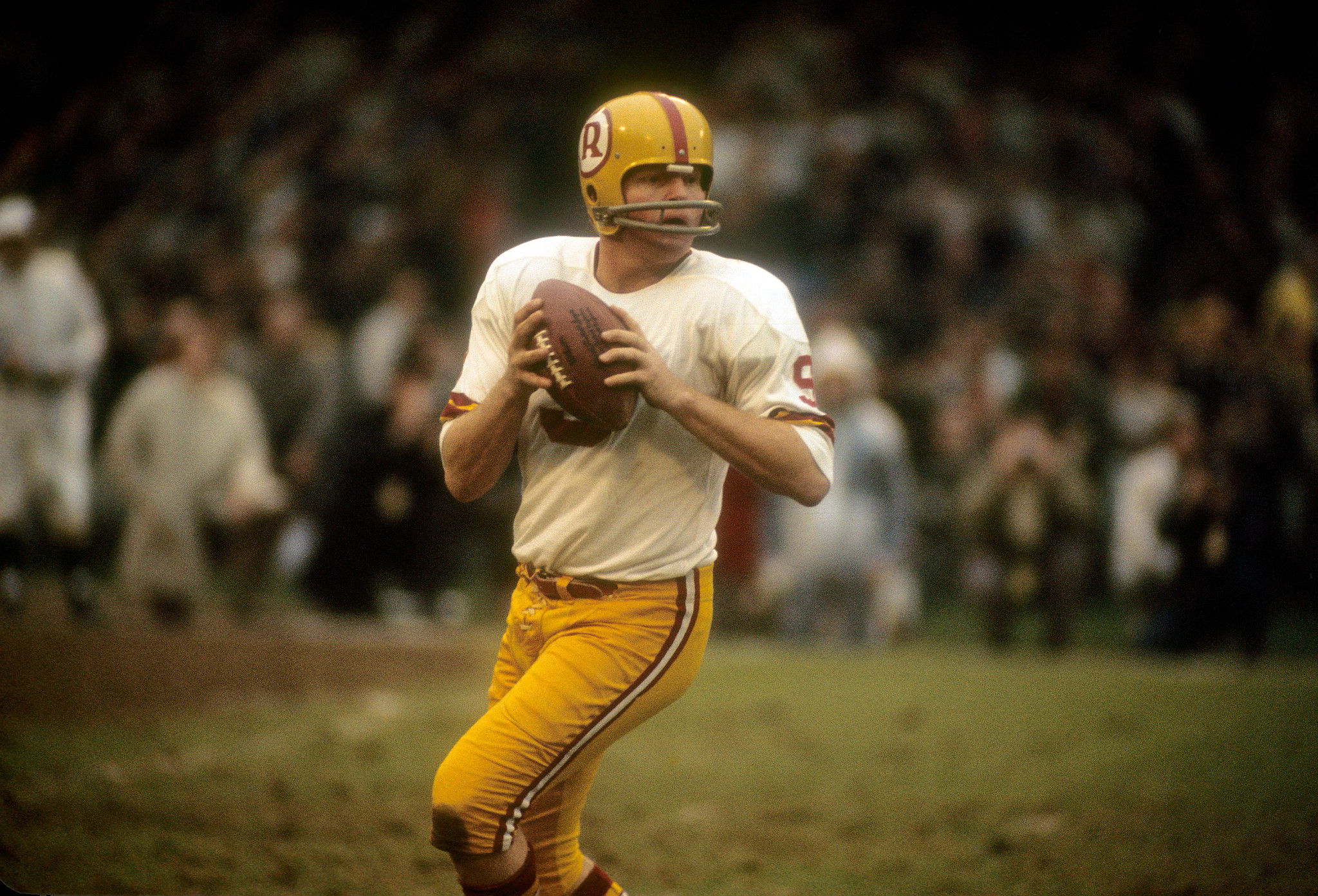 sonny jurgensen in his full football uniform