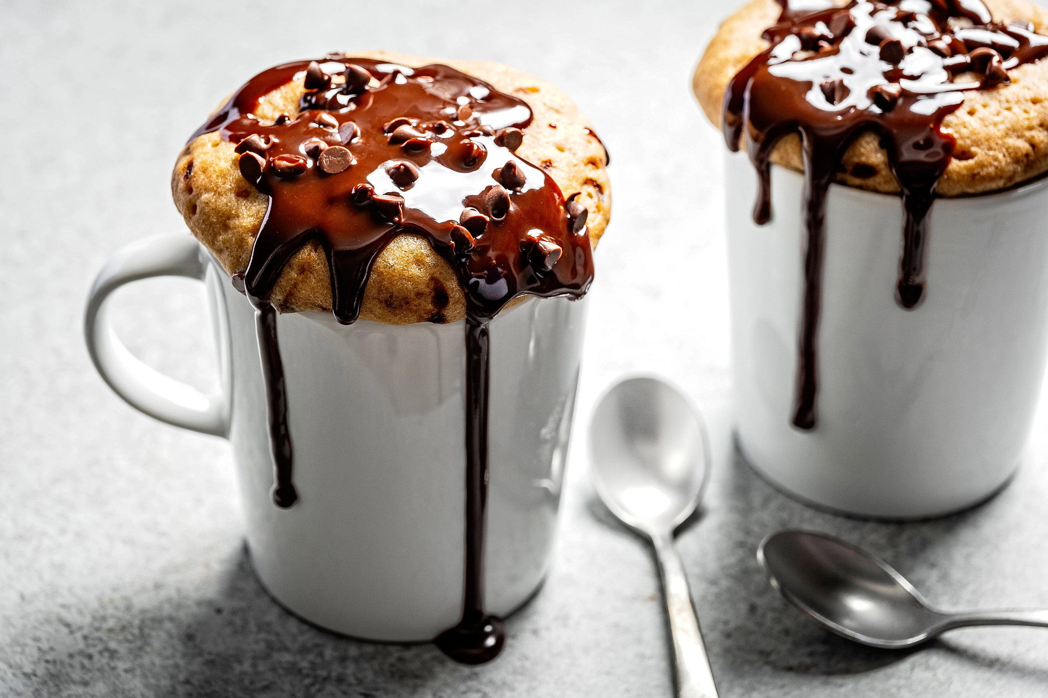 Pastel de café hecho en una taza