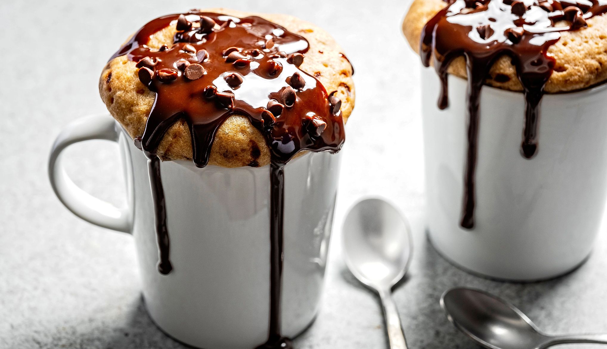 Pastel de café hecho en una taza