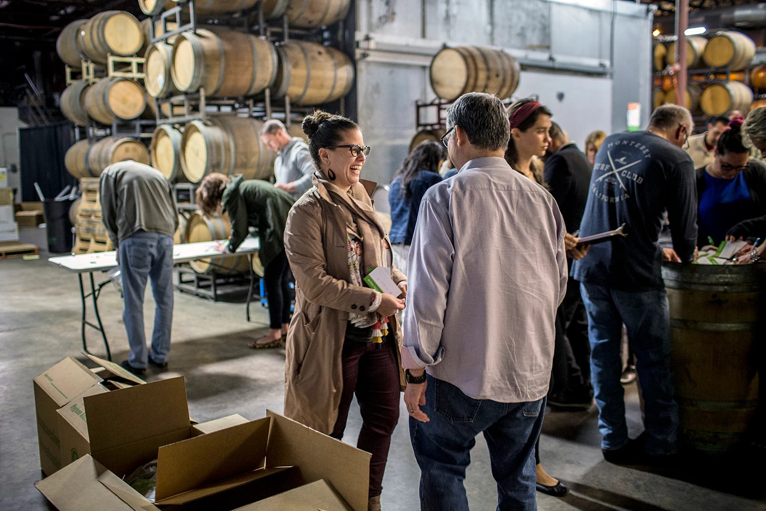 couple on date night volunteering with do good date night