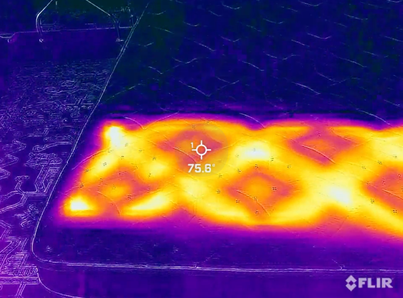 Infrared image of heat buildup on the Helix Midnight mattress