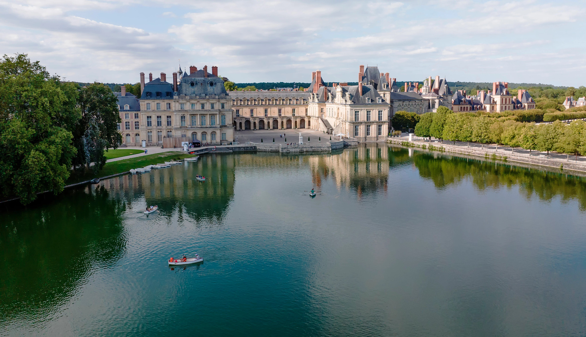 aerial view of Château de Fontainebleau 