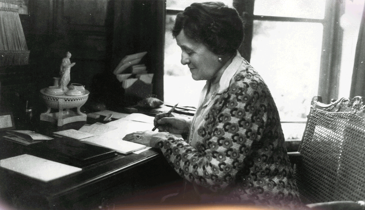 an animation flashes through images of edith wharton, world war one soldiers, ink blots and edith whartons autograph