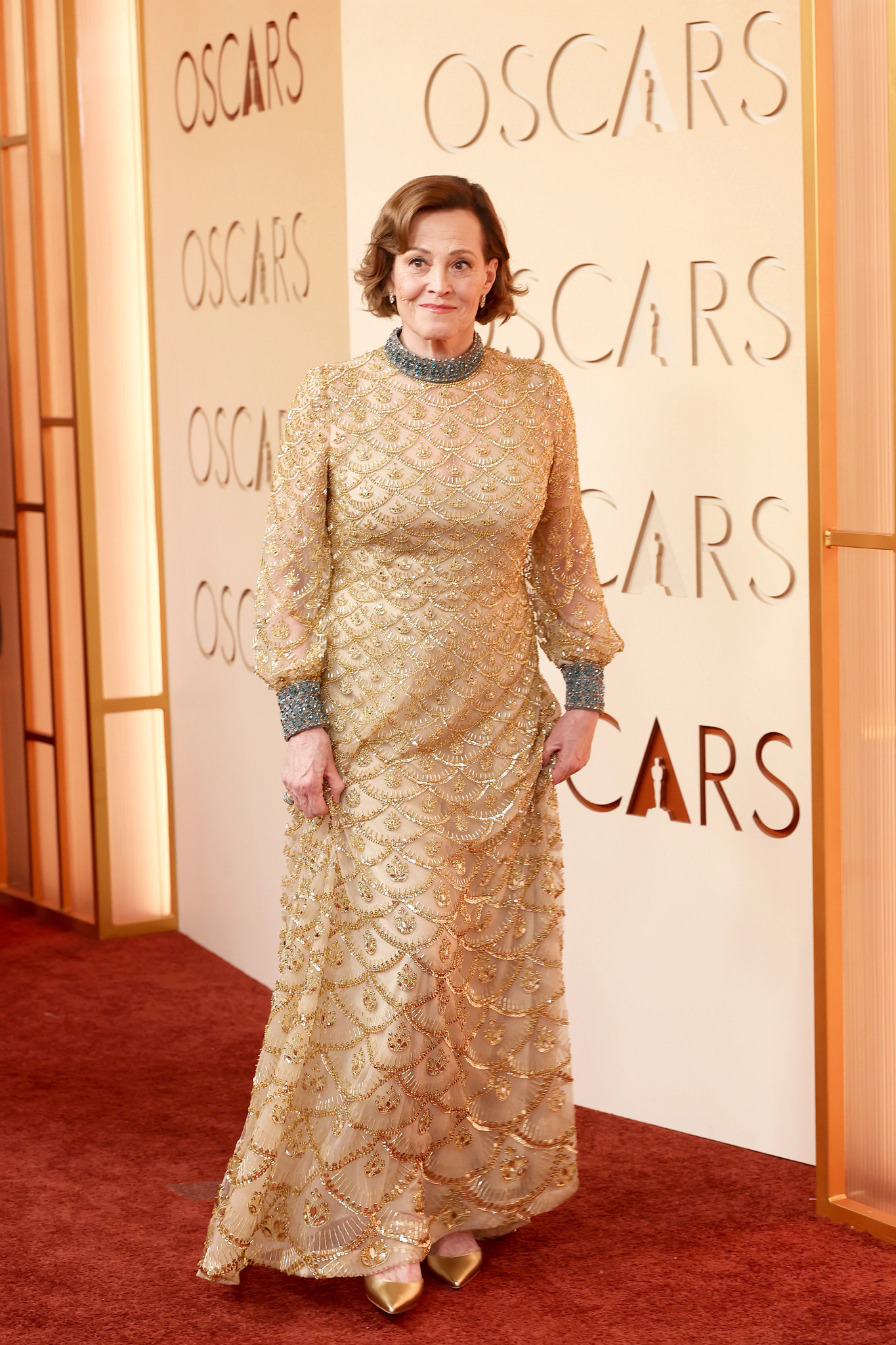 sigourney weaver on the oscars red carpet
