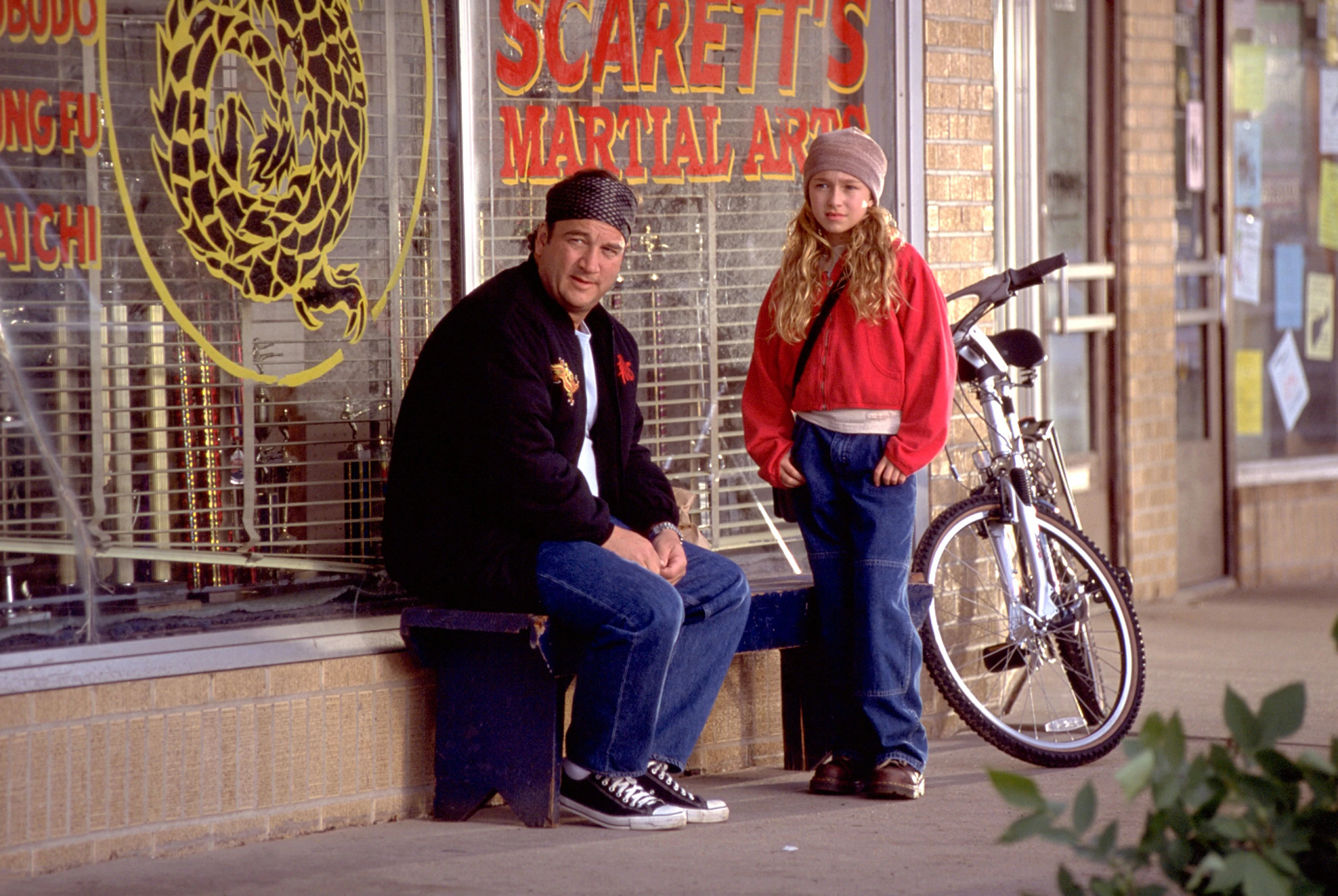 Hayden Panettiere and Jim Belushi in a scene from Joe Somebody